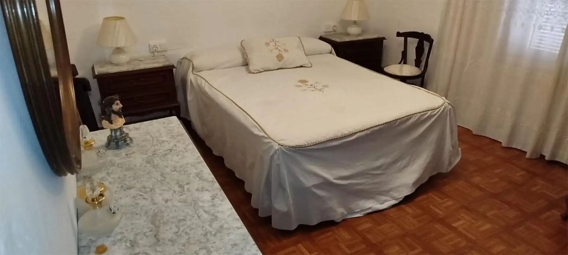 Casa adosada en venta en Calle San Roque, 8, Santa Cruz de Mudela Habitación de Casa adosada en venta en Santa Cruz de Mudela con Terraza y Amueblado