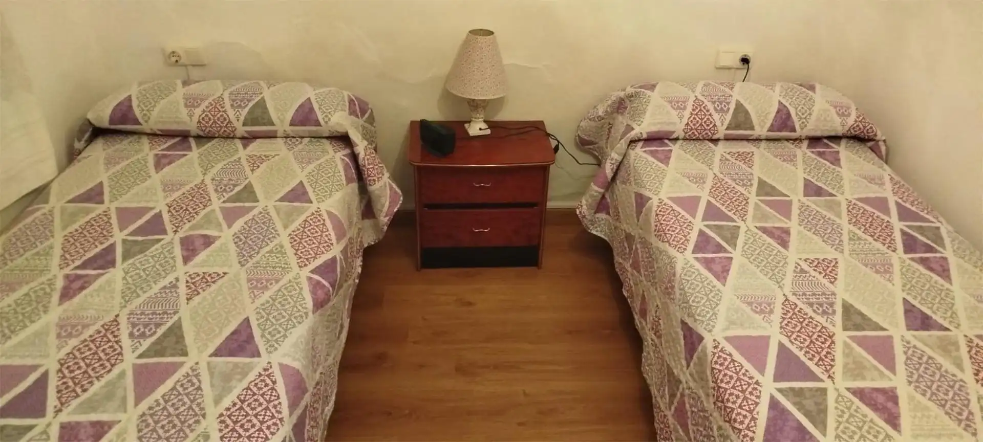 Casa adosada en venta en Calle San Roque, 8, Santa Cruz de Mudela Habitación de Casa adosada en venta en Santa Cruz de Mudela con Terraza y Amueblado