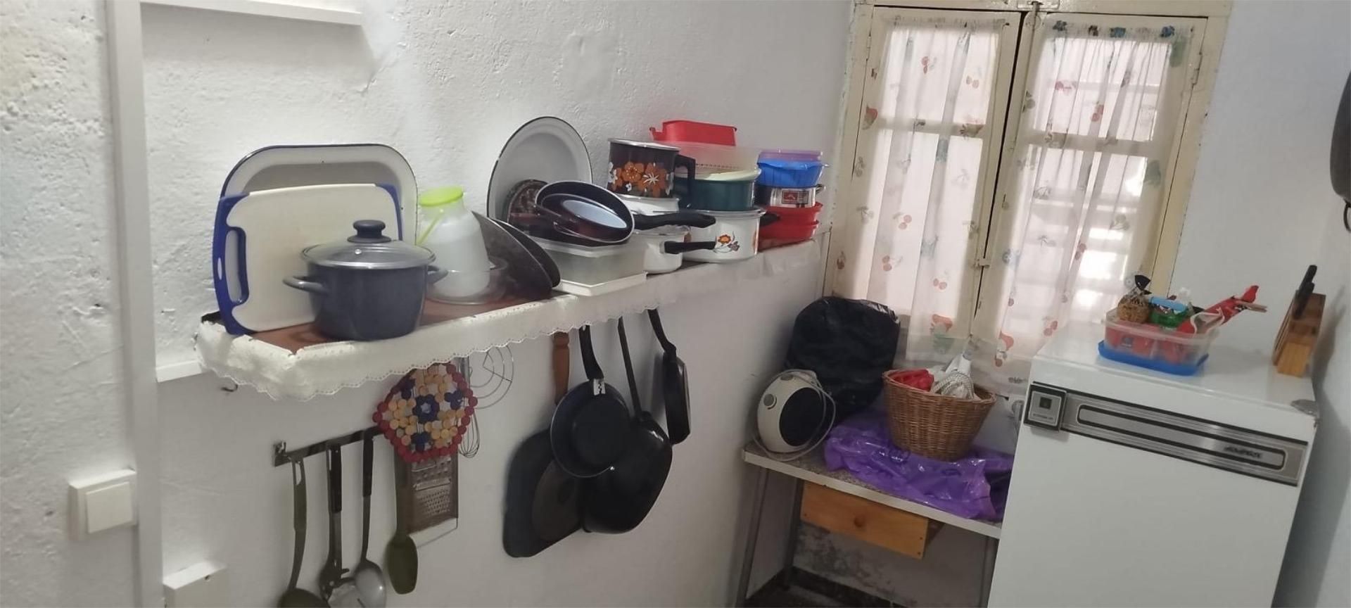 Casa adosada en venda a Calle San Roque, 8, Santa Cruz de Mudela Cuina de Casa adosada en venda en Santa Cruz de Mudela amb Terrassa i Moblat