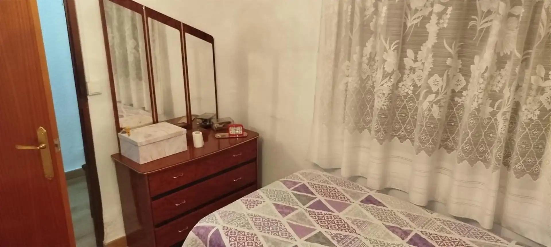 Casa adosada en venta en Calle San Roque, 8, Santa Cruz de Mudela Habitación de Casa adosada en venta en Santa Cruz de Mudela con Terraza y Amueblado