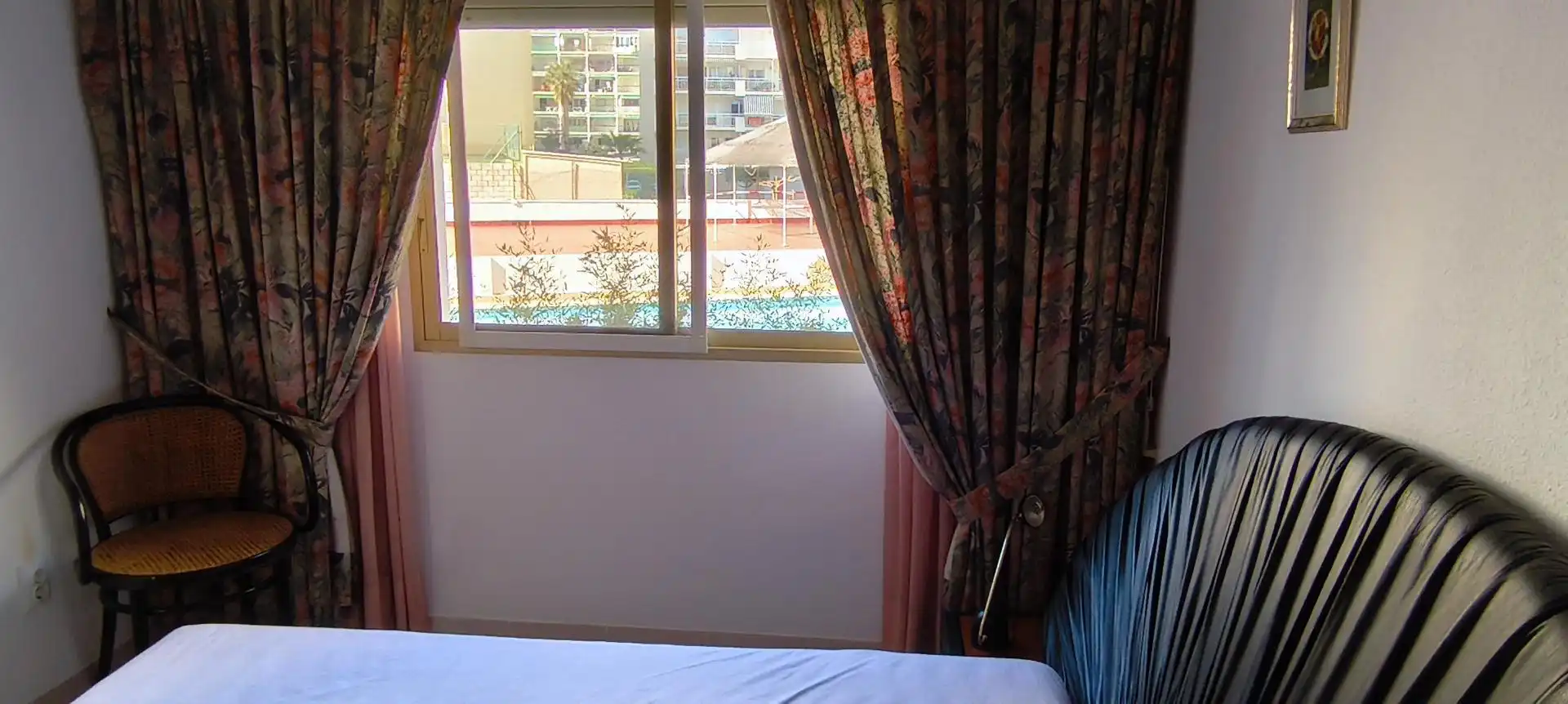 Habitación de Apartamento en venta en La Pobla de Farnals con Aire acondicionado, Terraza y Piscina