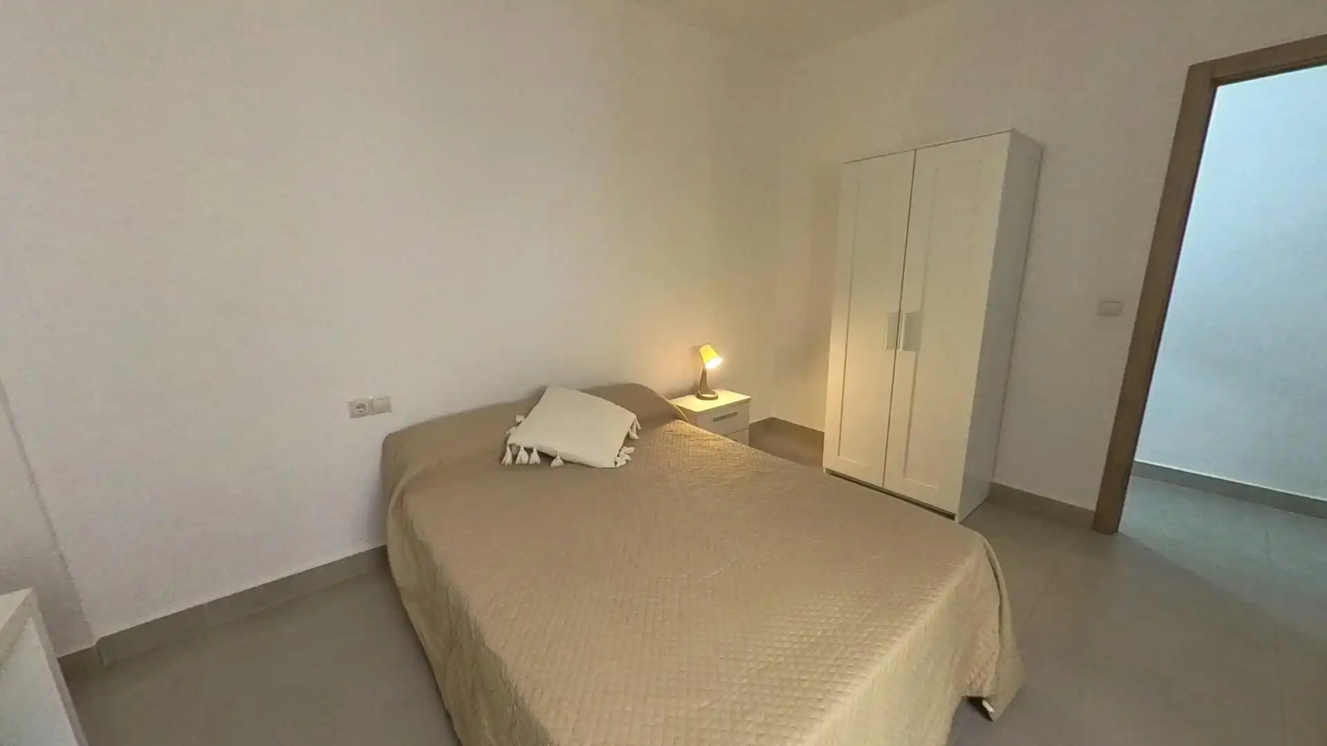 Habitación en Carrer d'Olimpia Arozena Torres, 18, Nou Moles Habitación de Piso para compartir en Valencia Capital con Amueblado, Horno y Lavadora