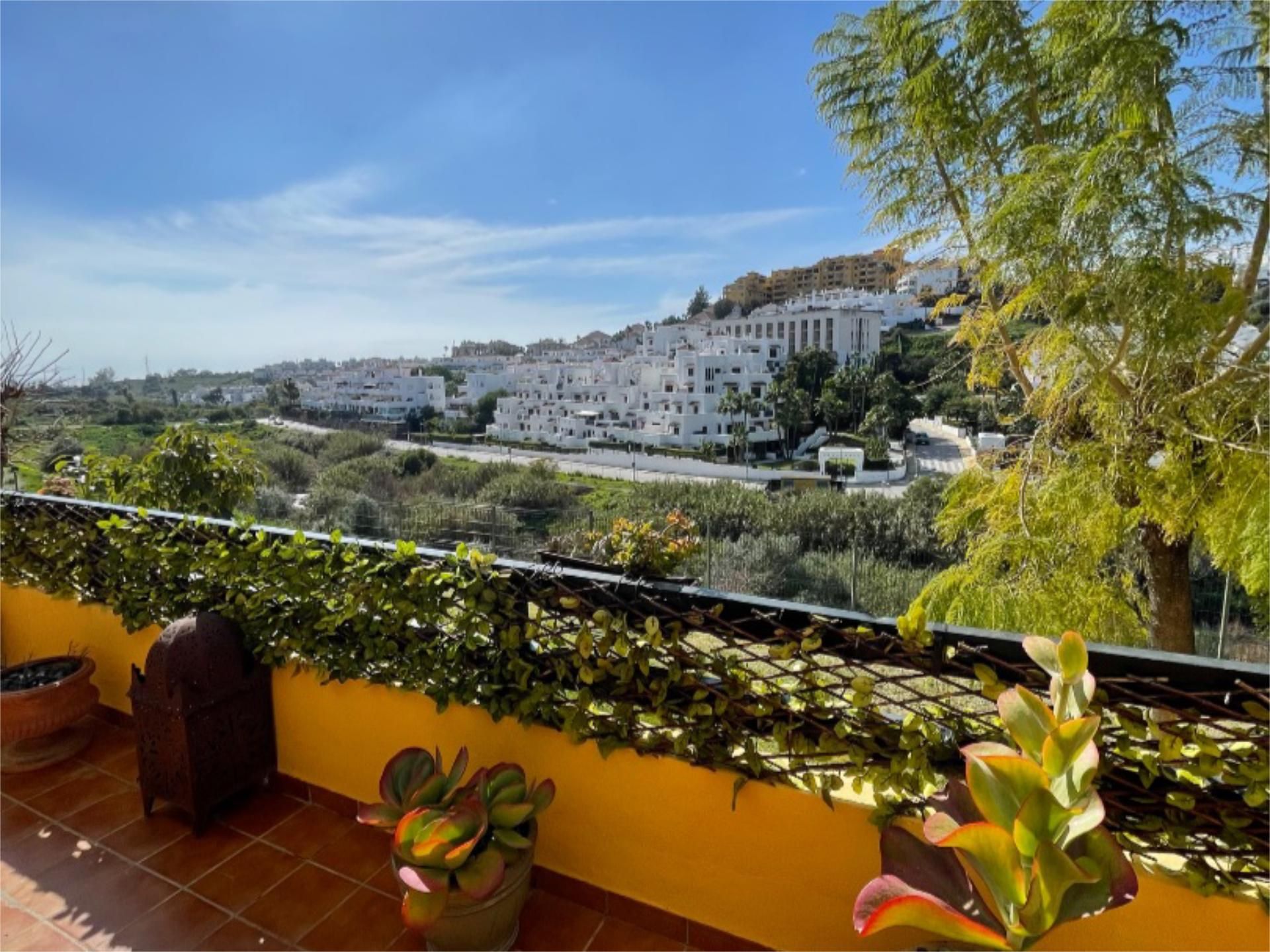 Vista exterior de Pis en venda en Estepona amb Aire condicionat, Calefacció i Terrassa