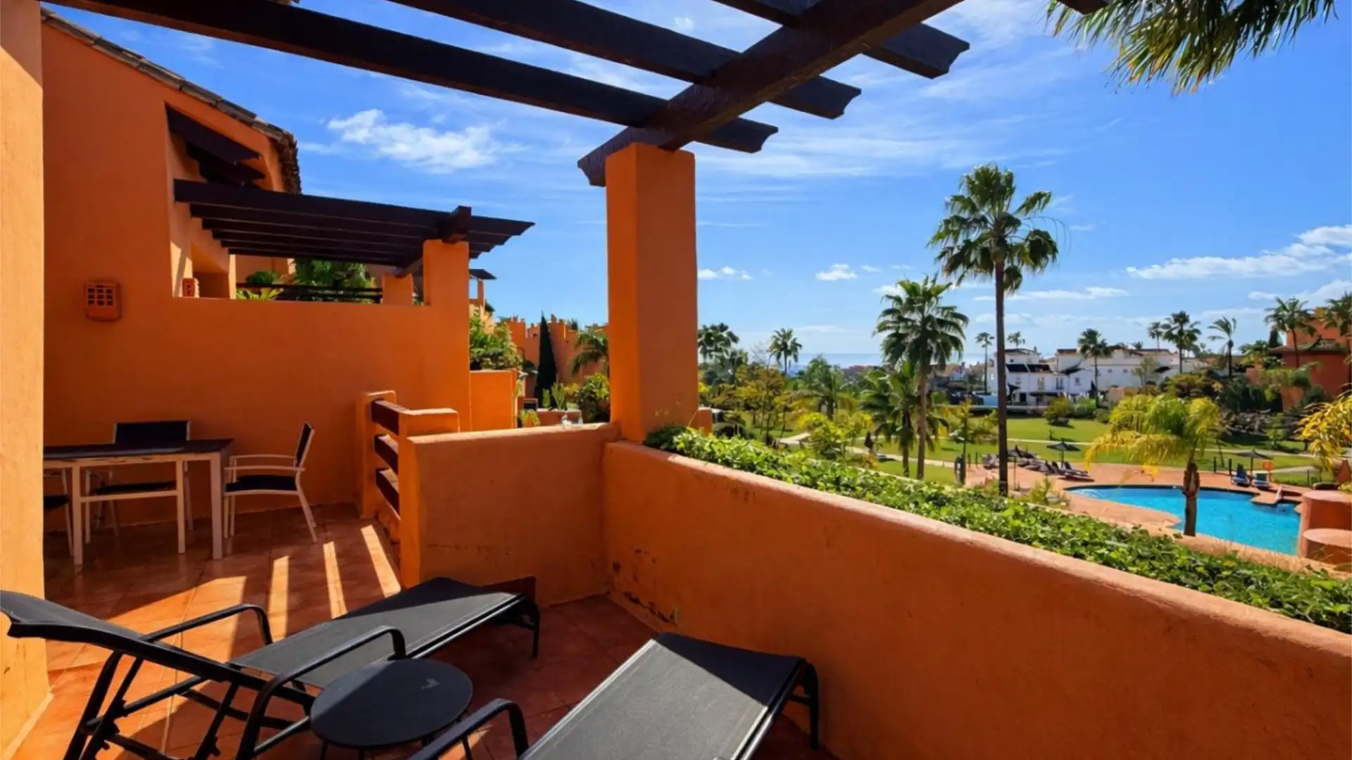 Terrassa de Pis de lloguer en Estepona amb Aire condicionat, Terrassa i Piscina