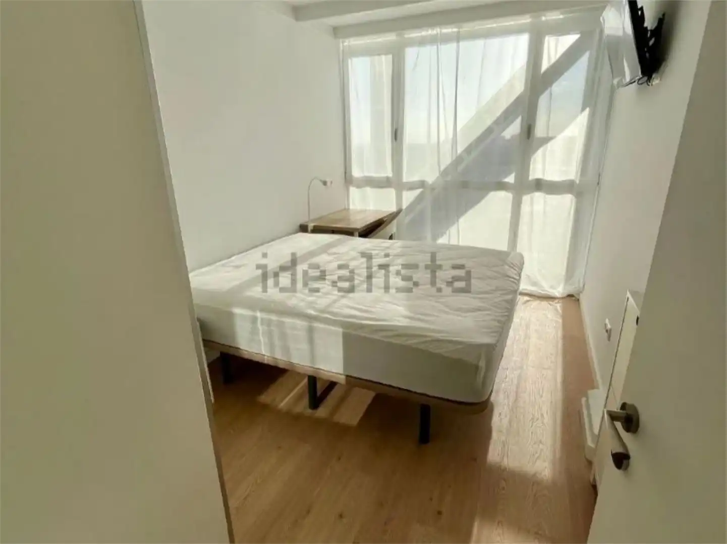 Zimmer in Carrer del Músic Hipòlit Martínez, 16, Camí de Vera Schlafzimmer von Dachboden zur untervermieten in Valencia mit Klimaanlage, Heizung und Privatgarten