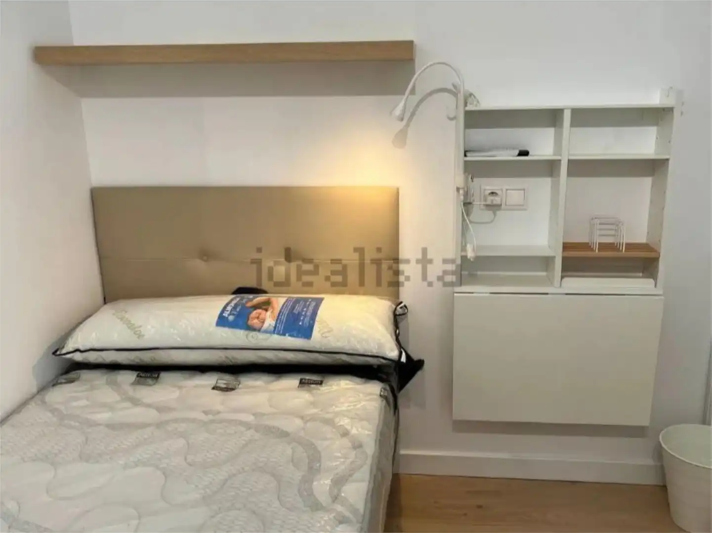 Zimmer in Carrer del Músic Hipòlit Martínez, 16, Camí de Vera Schlafzimmer von Dachboden zur untervermieten in Valencia mit Klimaanlage, Heizung und Privatgarten