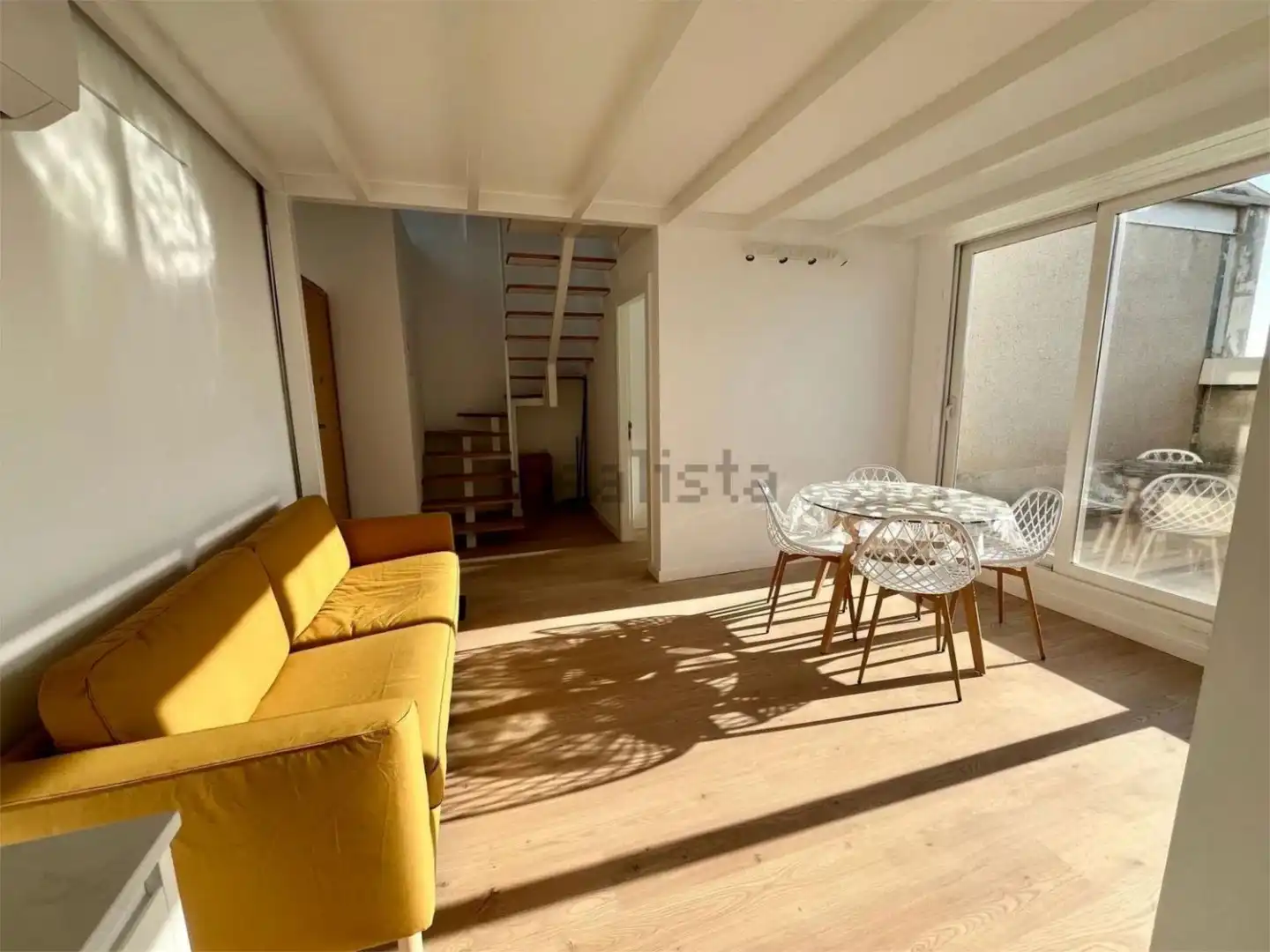 Zimmer in Carrer del Músic Hipòlit Martínez, 16, Camí de Vera Schlafzimmer von Dachboden zur untervermieten in Valencia mit Klimaanlage, Heizung und Privatgarten