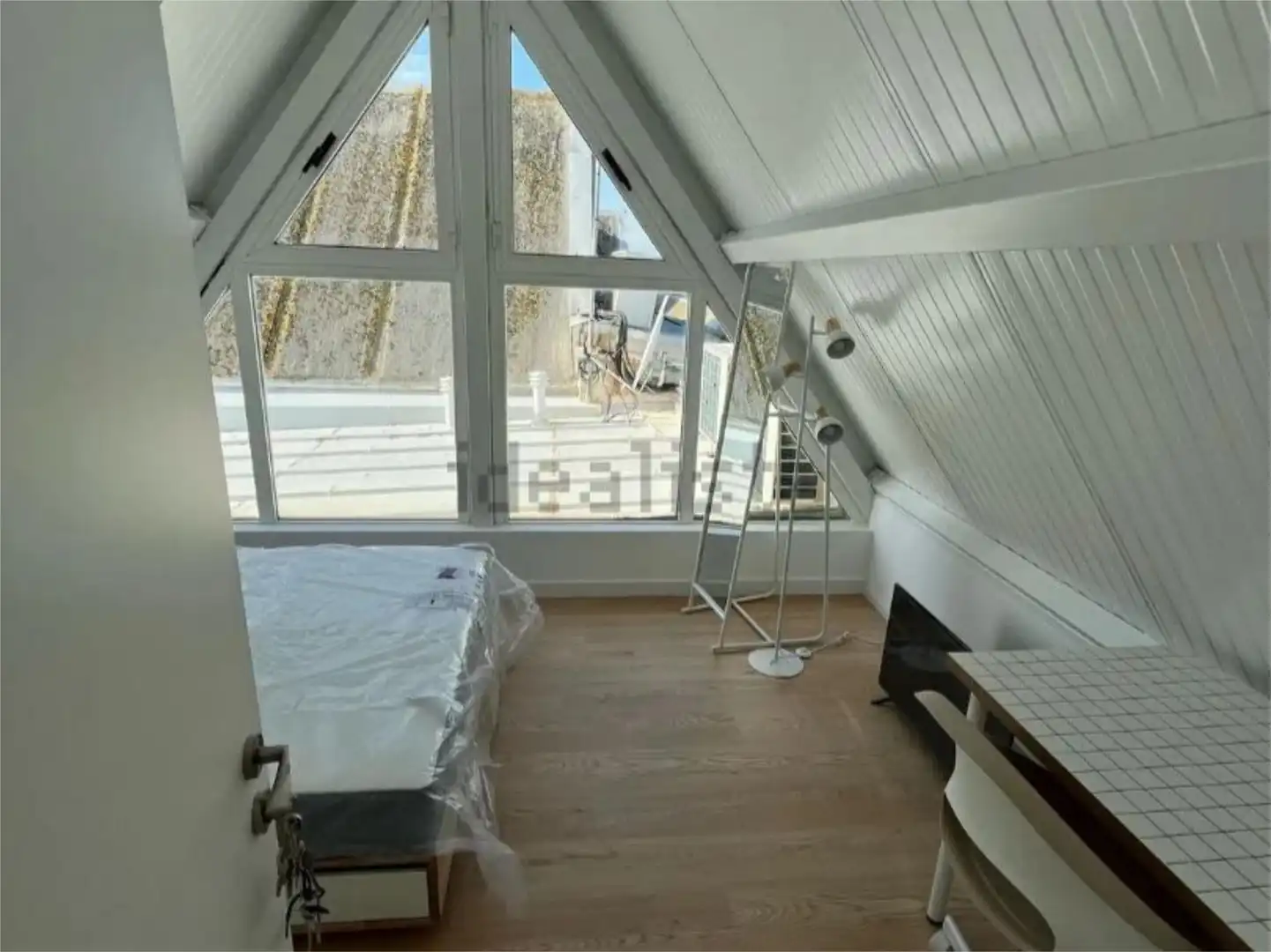 Zimmer in Carrer del Músic Hipòlit Martínez, 16, Camí de Vera Schlafzimmer von Dachboden zur untervermieten in Valencia mit Klimaanlage, Heizung und Privatgarten