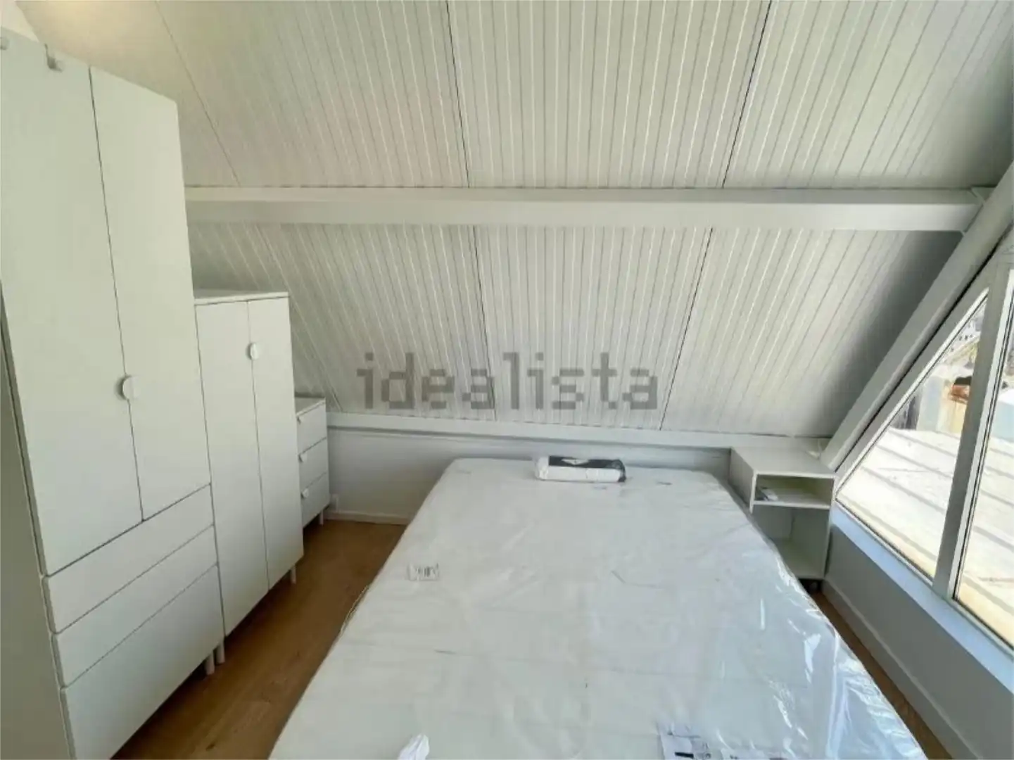 Zimmer in Carrer del Músic Hipòlit Martínez, 16, Camí de Vera Schlafzimmer von Dachboden zur untervermieten in Valencia mit Klimaanlage, Heizung und Privatgarten