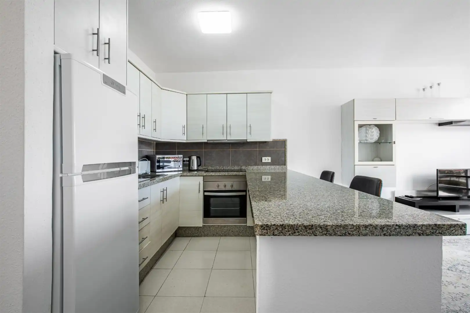 Wohnungen zum Verkauf in Lugar Urbanizacion San Eugenio, 67b, San Eugenio Alto Küche von Wohnungen zum Verkauf in Adeje mit Terrasse, Schwimmbad und Balkon