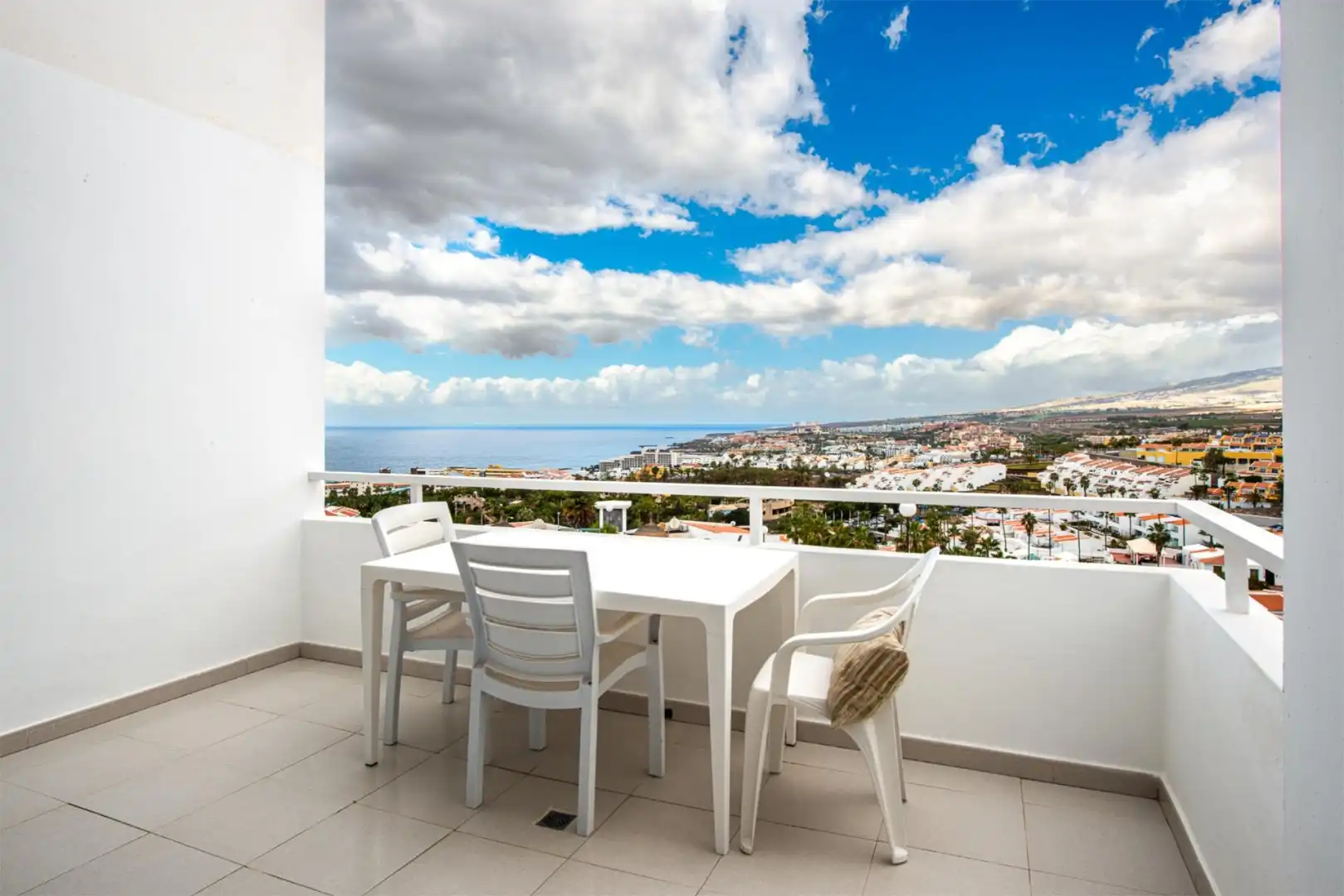 Wohnungen zum Verkauf in Lugar Urbanizacion San Eugenio, 67b, San Eugenio Alto Terrasse von Wohnungen zum Verkauf in Adeje mit Terrasse, Schwimmbad und Balkon