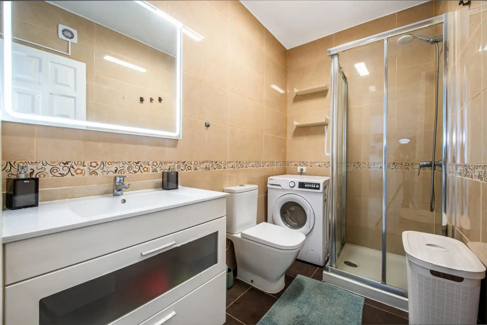 Wohnungen zum Verkauf in Lugar Urbanizacion San Eugenio, 67b, San Eugenio Alto Badezimmer von Wohnungen zum Verkauf in Adeje mit Terrasse, Schwimmbad und Balkon