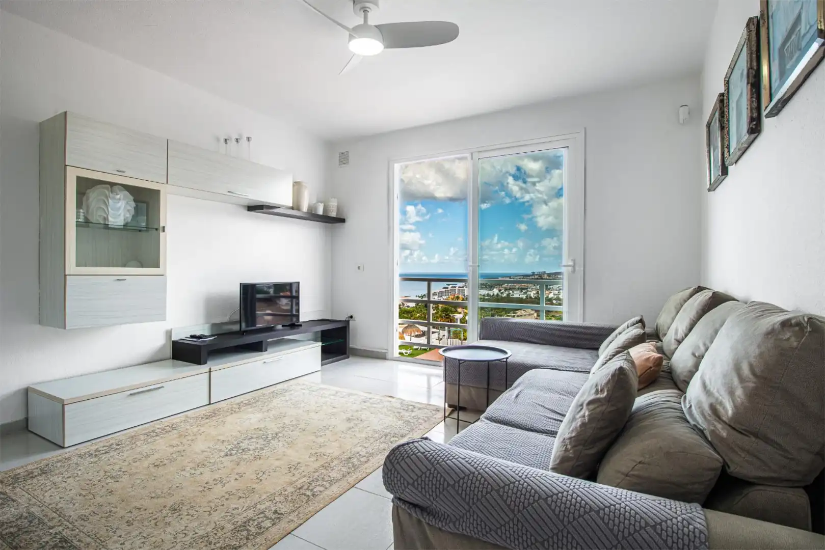 Wohnungen zum Verkauf in Lugar Urbanizacion San Eugenio, 67b, San Eugenio Alto Wohnzimmer von Wohnungen zum Verkauf in Adeje mit Terrasse, Schwimmbad und Balkon
