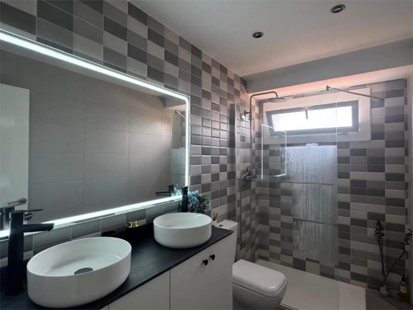Bathroom of Flat for sale in Sant Feliu de Llobregat  with Air Conditioner, Heating and Parquet flooring