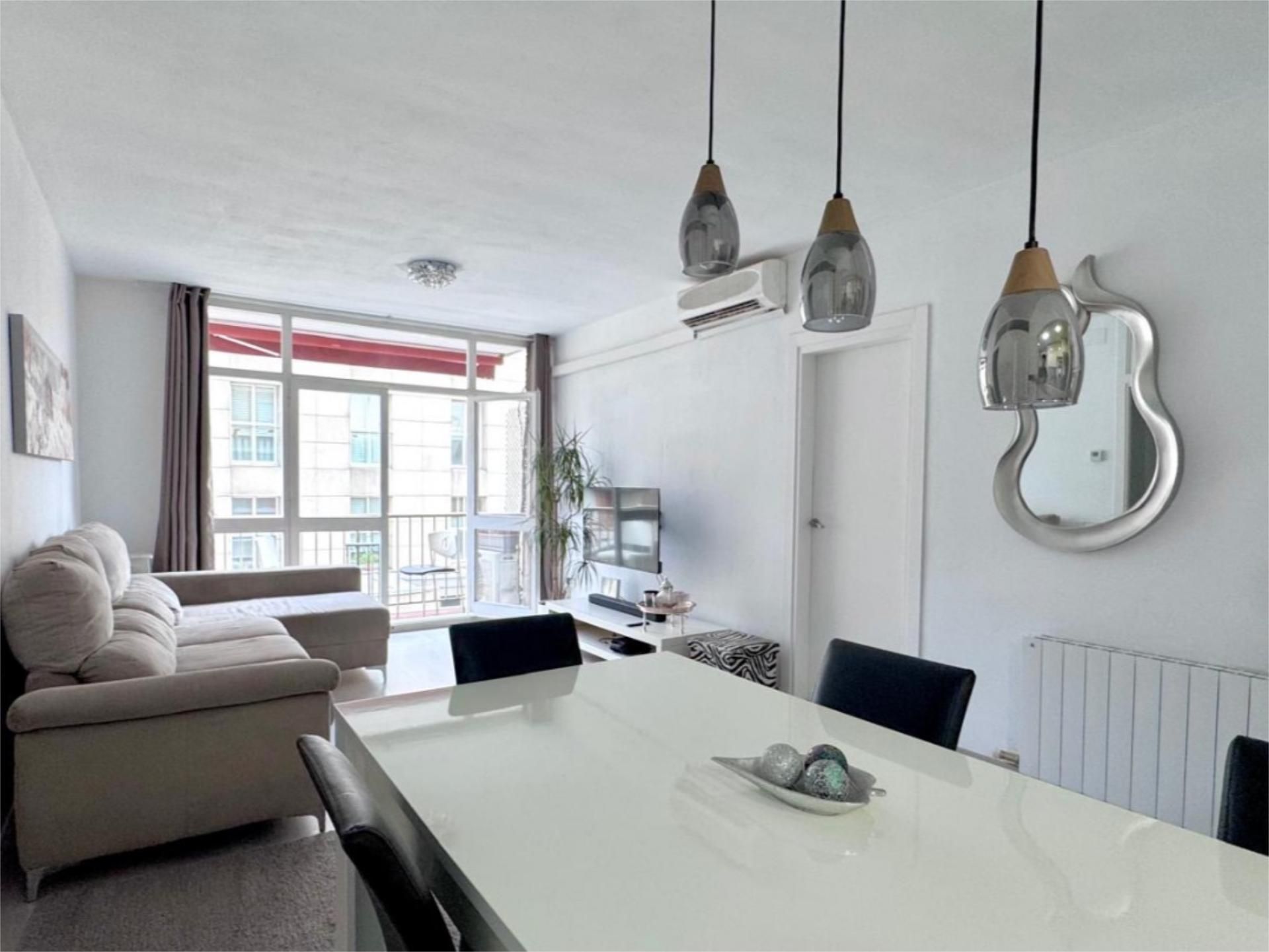 Flat for sale in Carrer de Joan Batllori, 23, Centre - Can Nadal Dining room of Flat for sale in Sant Feliu de Llobregat with Air Conditioner and Balcony