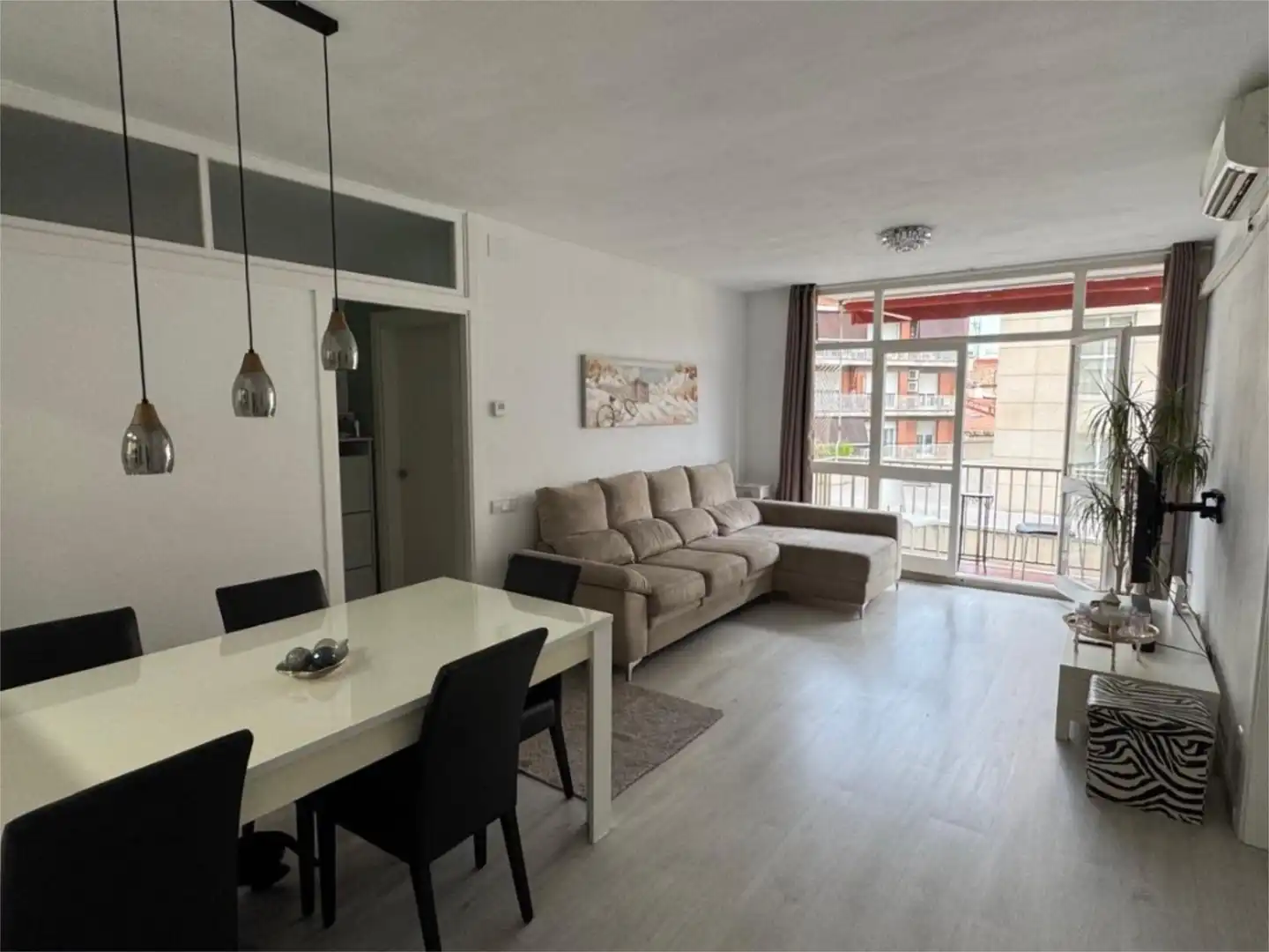 Living room of Flat for sale in Sant Feliu de Llobregat  with Air Conditioner, Heating and Parquet flooring
