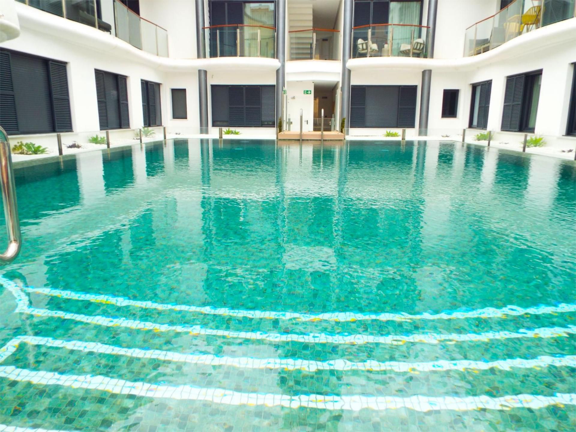 Piscina de Pis en venda en Estepona amb Aire condicionat, Calefacció i Parquet