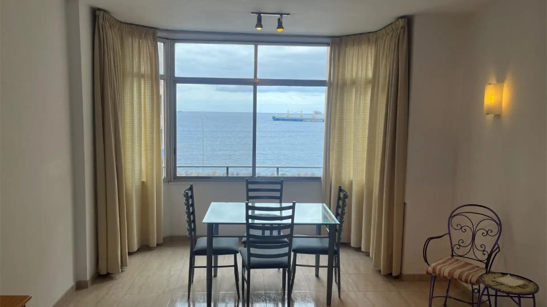 Comedor de Piso de alquiler en Las Palmas de Gran Canaria con Amueblado, Parking comunitario y Videoportero