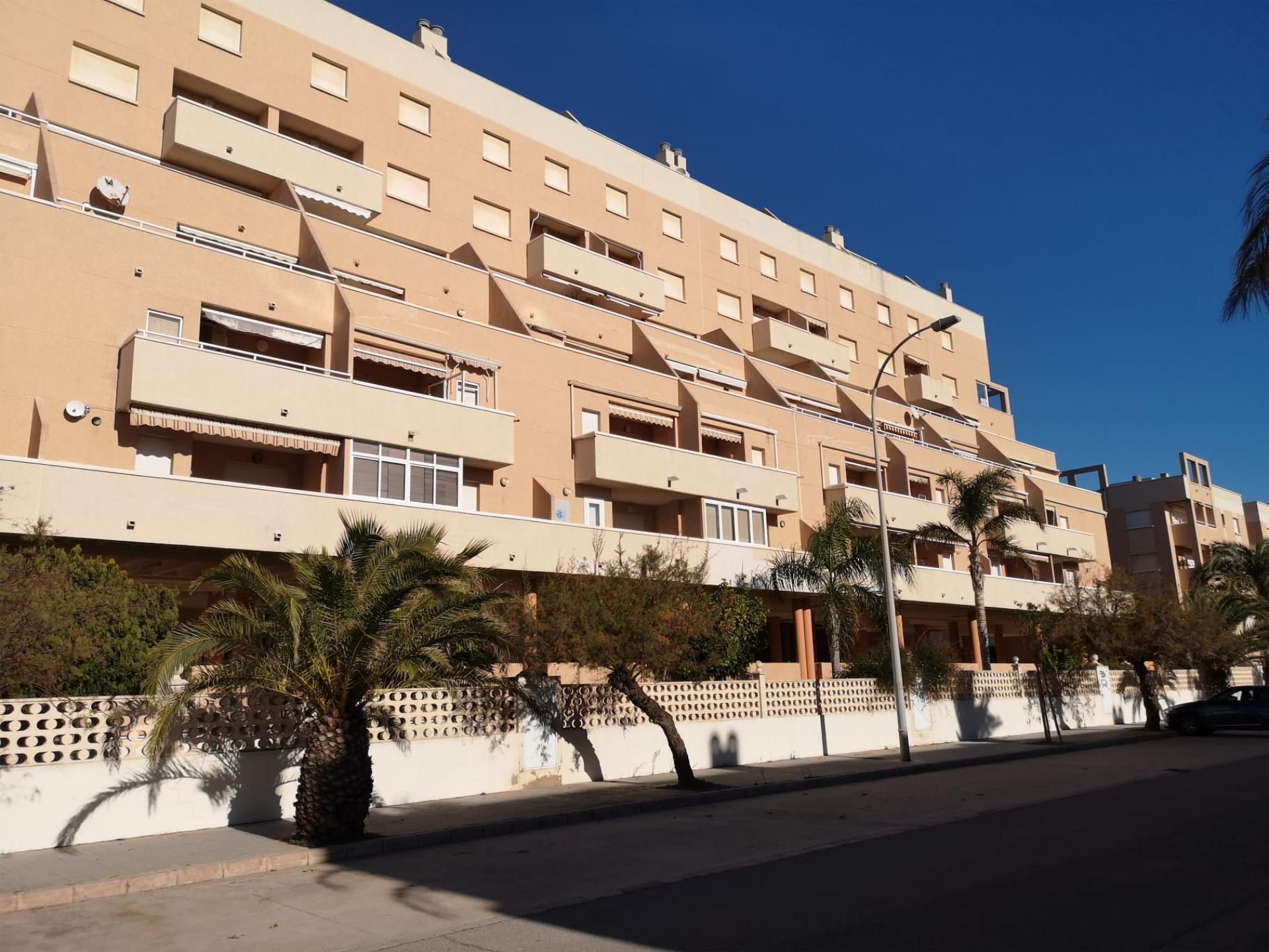 Apartament de lloguer a Carrer del Llobarro, 9, El Perellonet Vista exterior de Apartament de lloguer en Valencia Capital amb Aire condicionat, Calefacció i Jardí privat