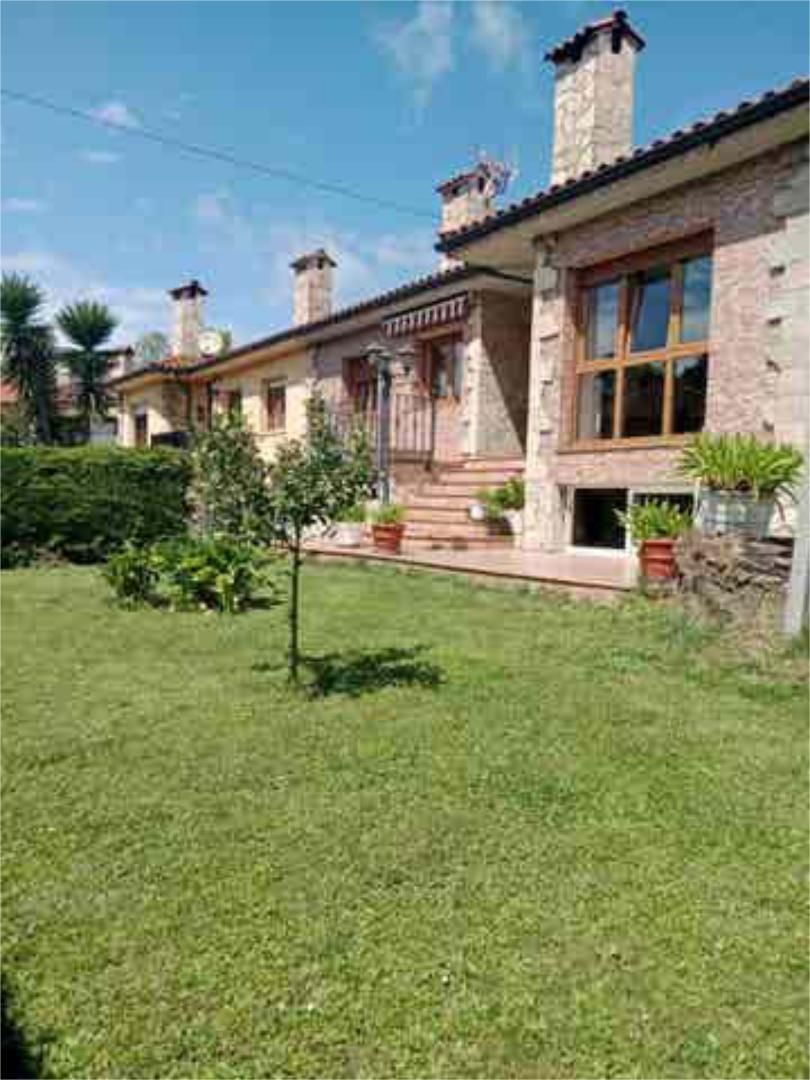 Jardí de Casa adosada en venda en Gijón  amb Calefacció, Jardí privat i Terrassa