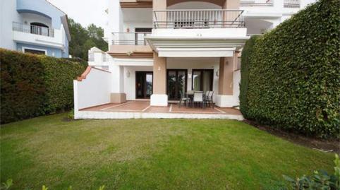 Foto 2 de Apartamento en venta en Los Arqueros - Puerto del Almendro, Benahavís