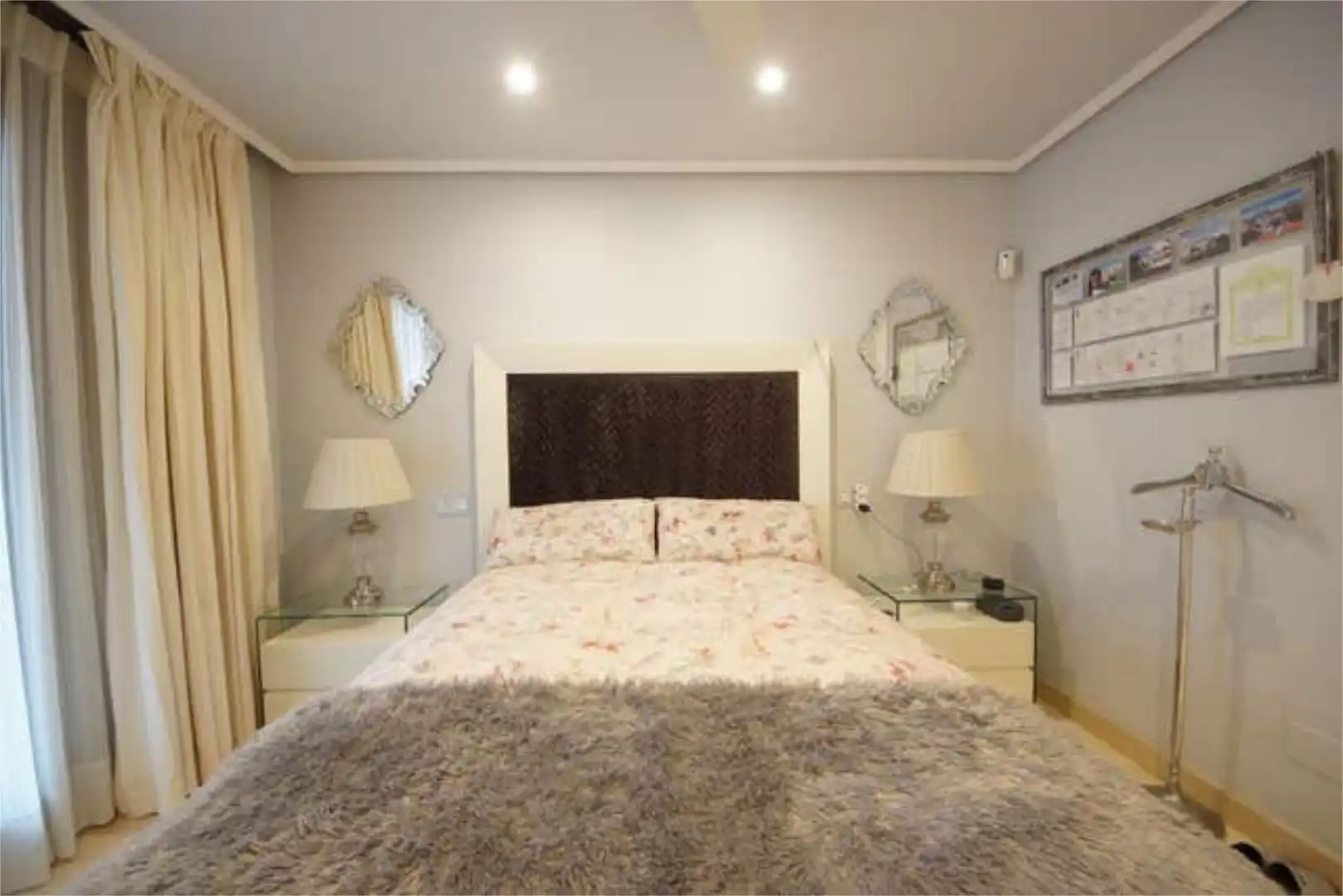 Apartamento en venta en Los Arqueros - Puerto del Almendro Habitación de Apartamento en venta en Benahavís con Terraza y Piscina
