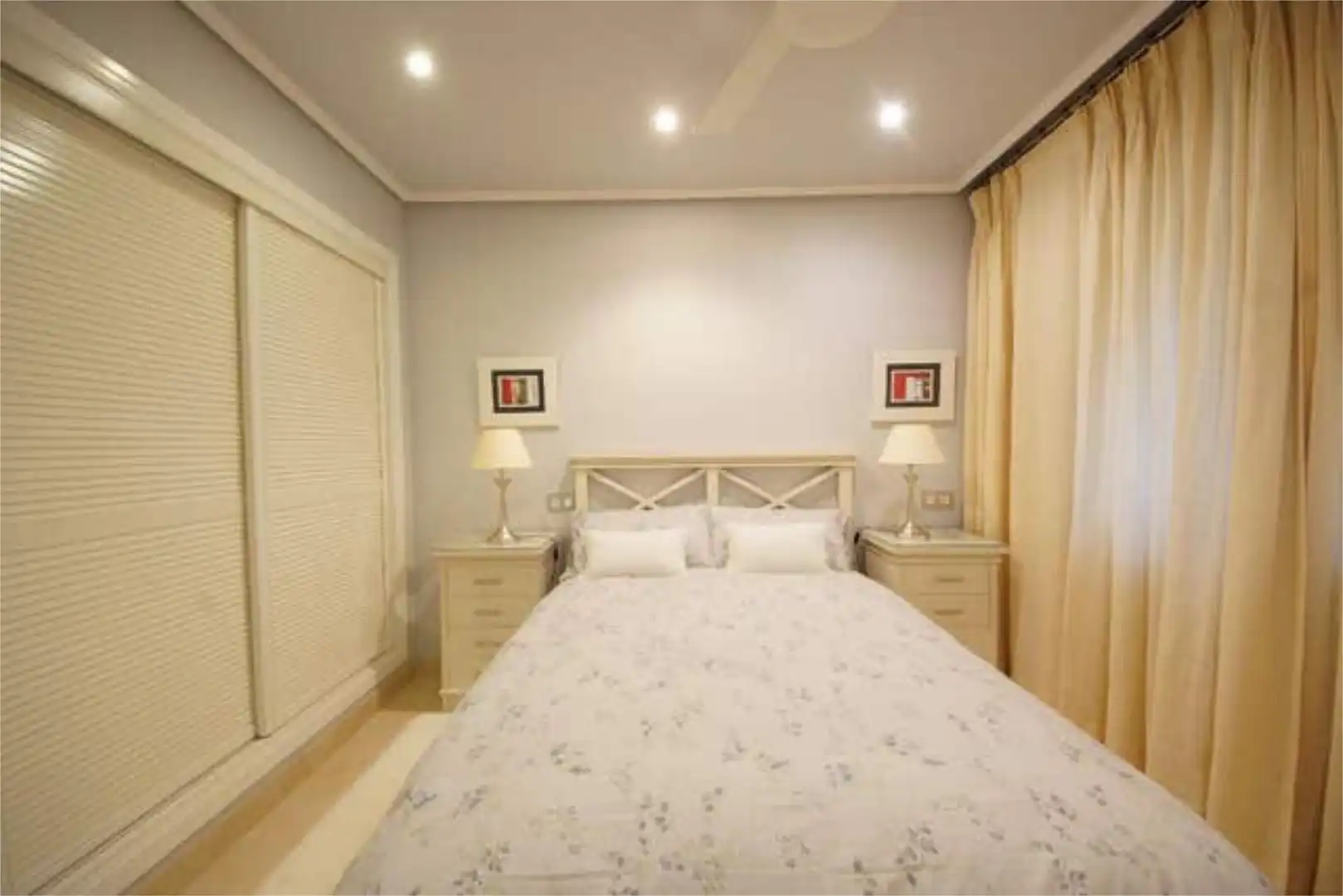 Apartamento en venta en Los Arqueros - Puerto del Almendro Habitación de Apartamento en venta en Benahavís con Terraza y Piscina