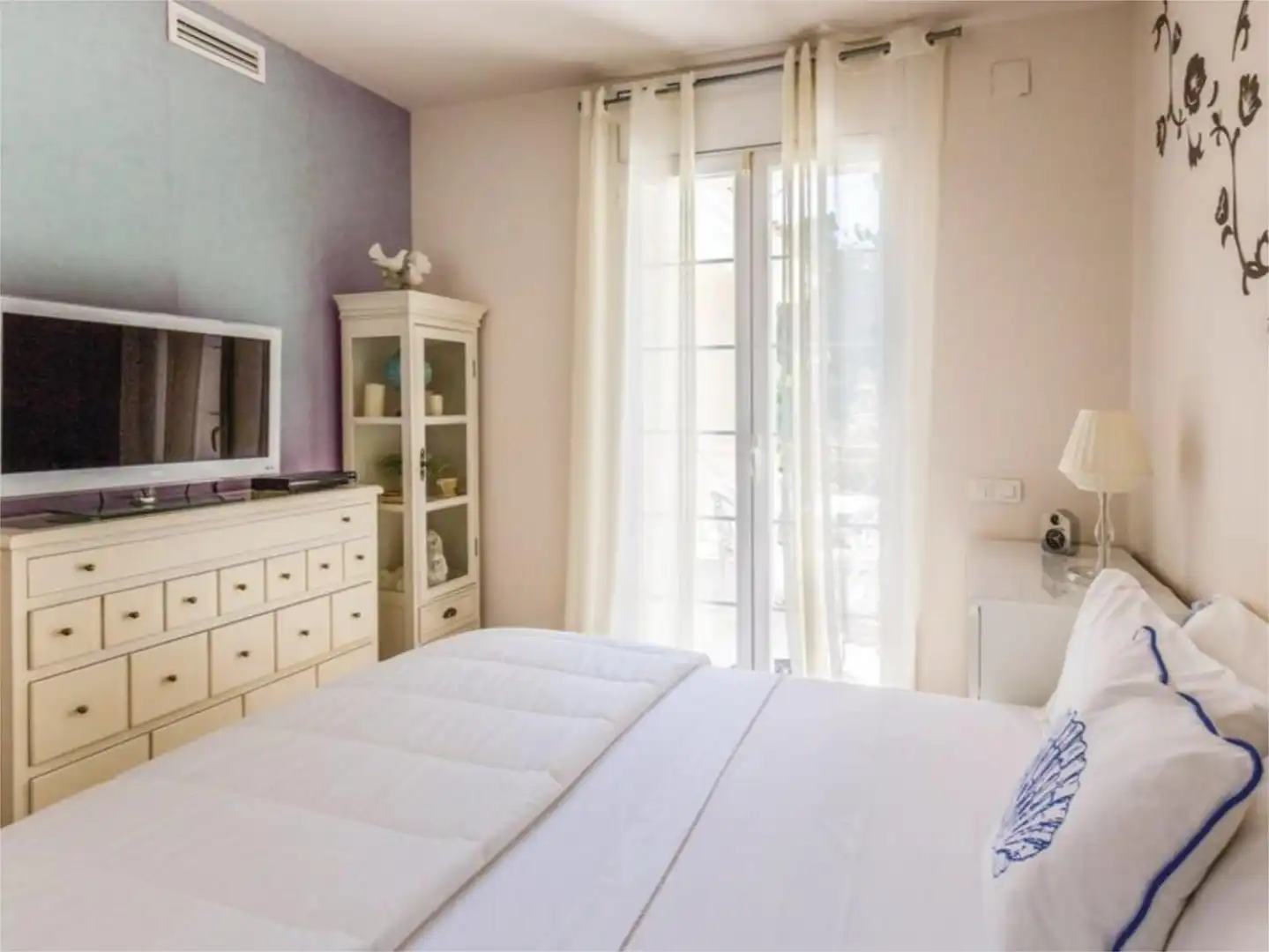 Piso en venta en Camí de la Montanya, 27, Cabrils Habitación de Piso en venta en Cabrils con Aire acondicionado, Terraza y Piscina
