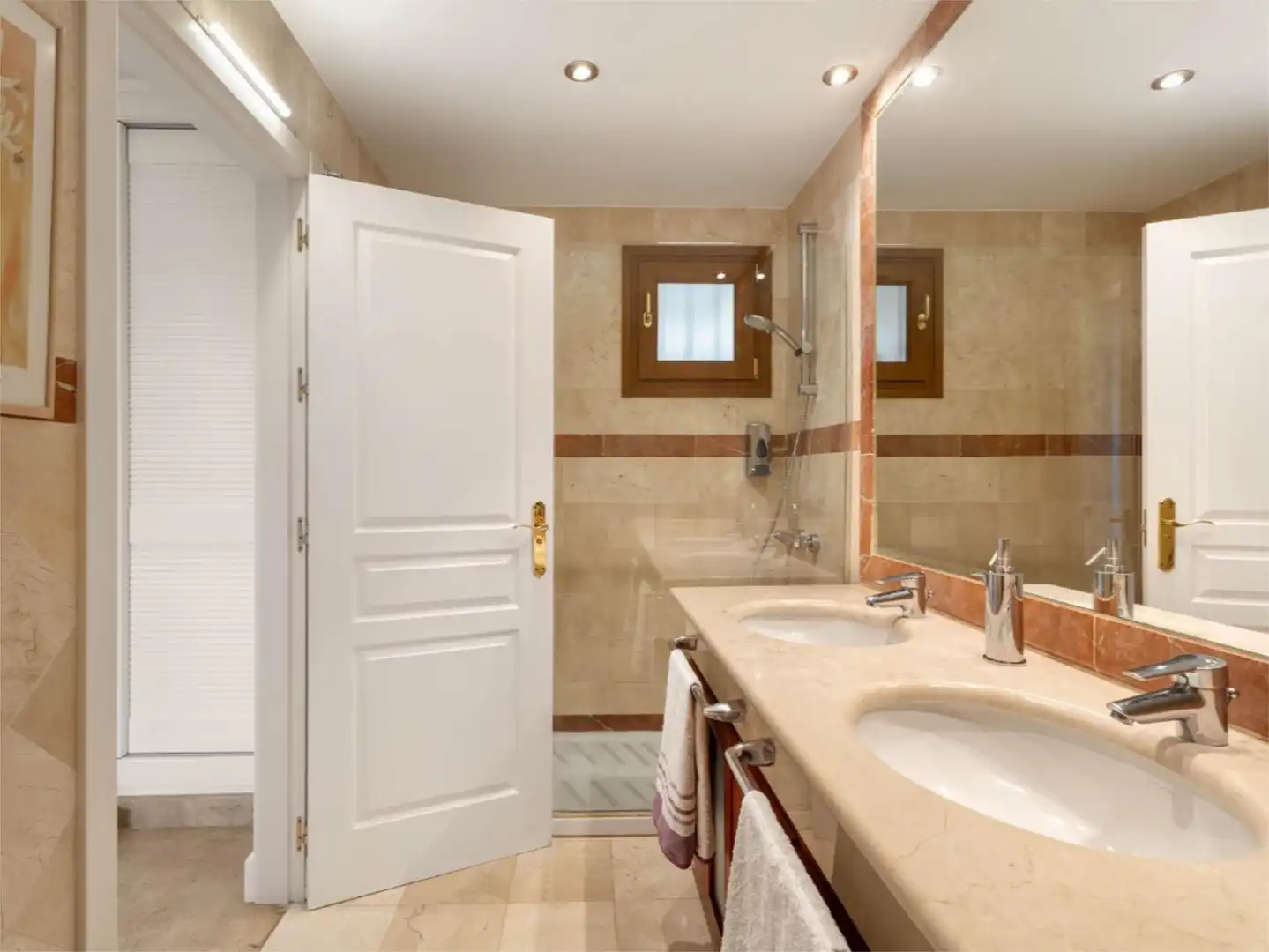 Piso en venta en Avenida Piedramar, 2, Nagüeles Alto Baño de Piso en venta en Marbella con Aire acondicionado, Terraza y Piscina