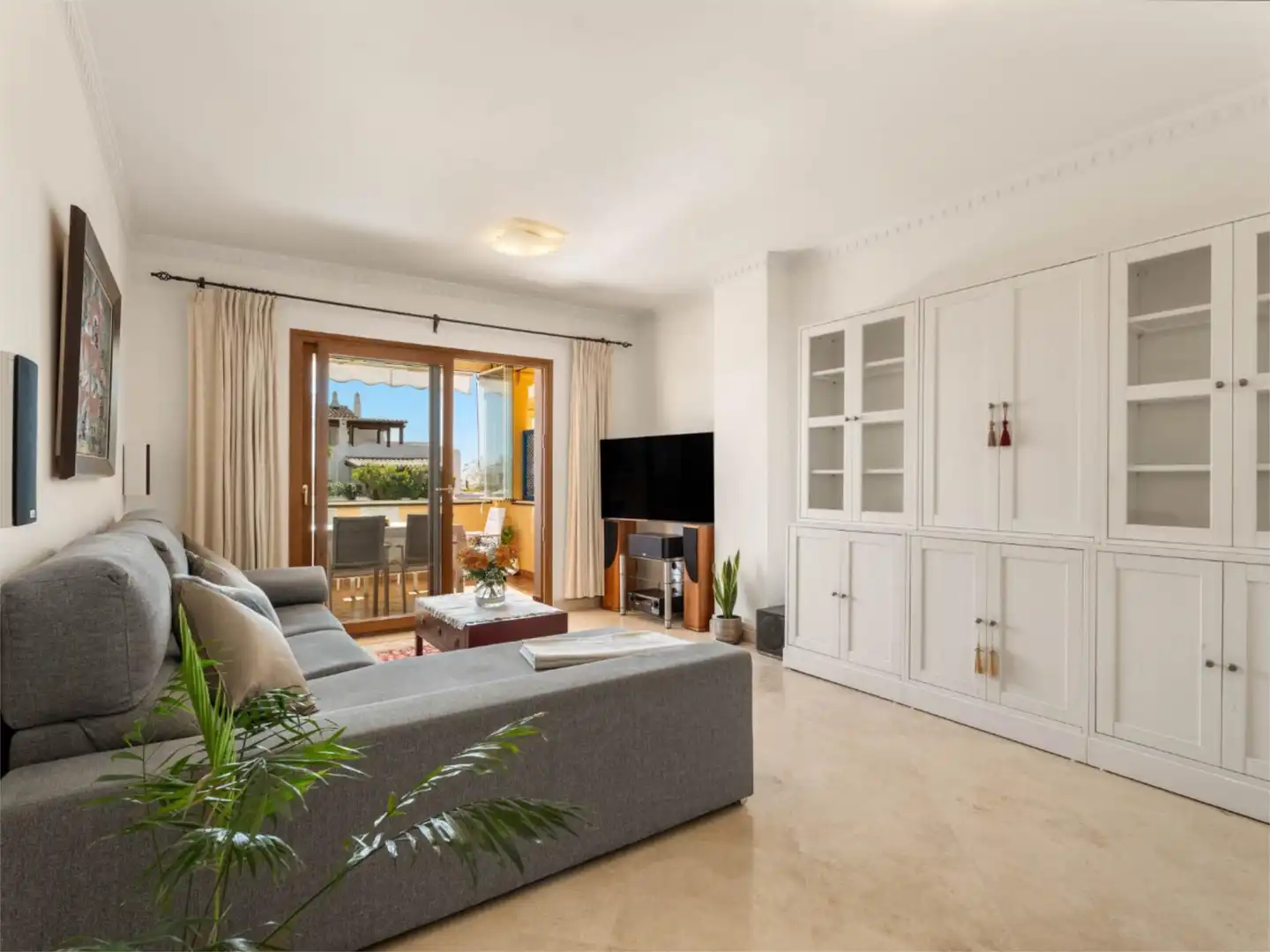 Piso en venta en Avenida Piedramar, 2, Nagüeles Alto Sala de estar de Piso en venta en Marbella con Aire acondicionado, Terraza y Piscina