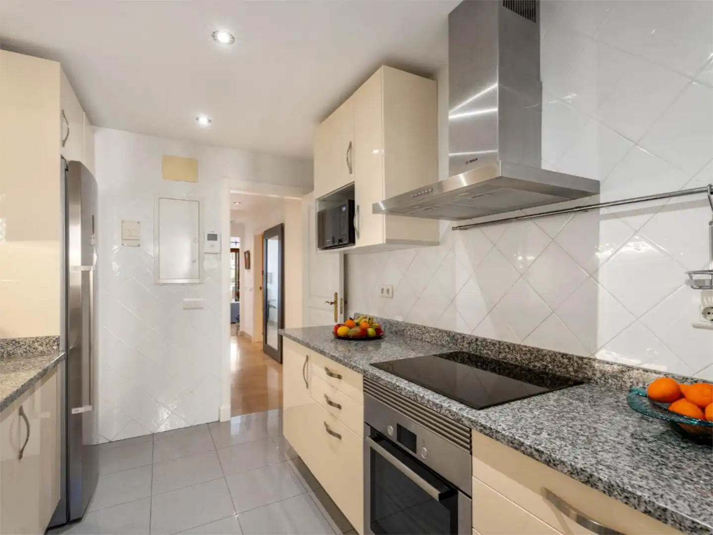 Piso en venta en Avenida Piedramar, 2, Nagüeles Alto Cocina de Piso en venta en Marbella con Aire acondicionado, Terraza y Piscina