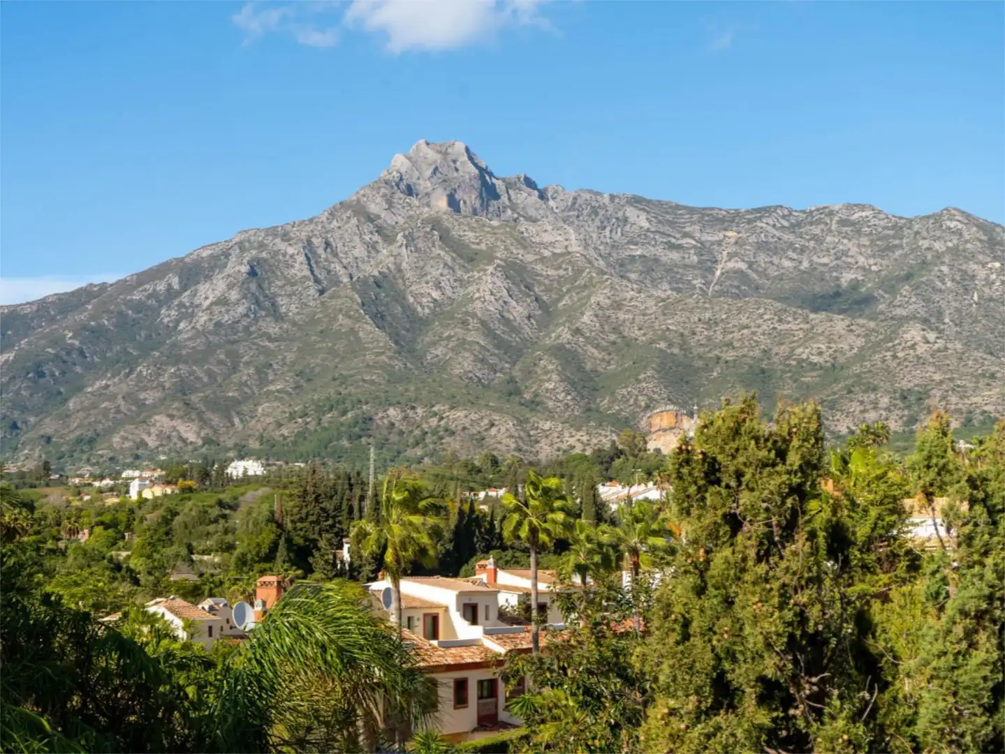 Piso en venta en Avenida Piedramar, 2, Nagüeles Alto Vista exterior de Piso en venta en Marbella con Aire acondicionado, Terraza y Piscina