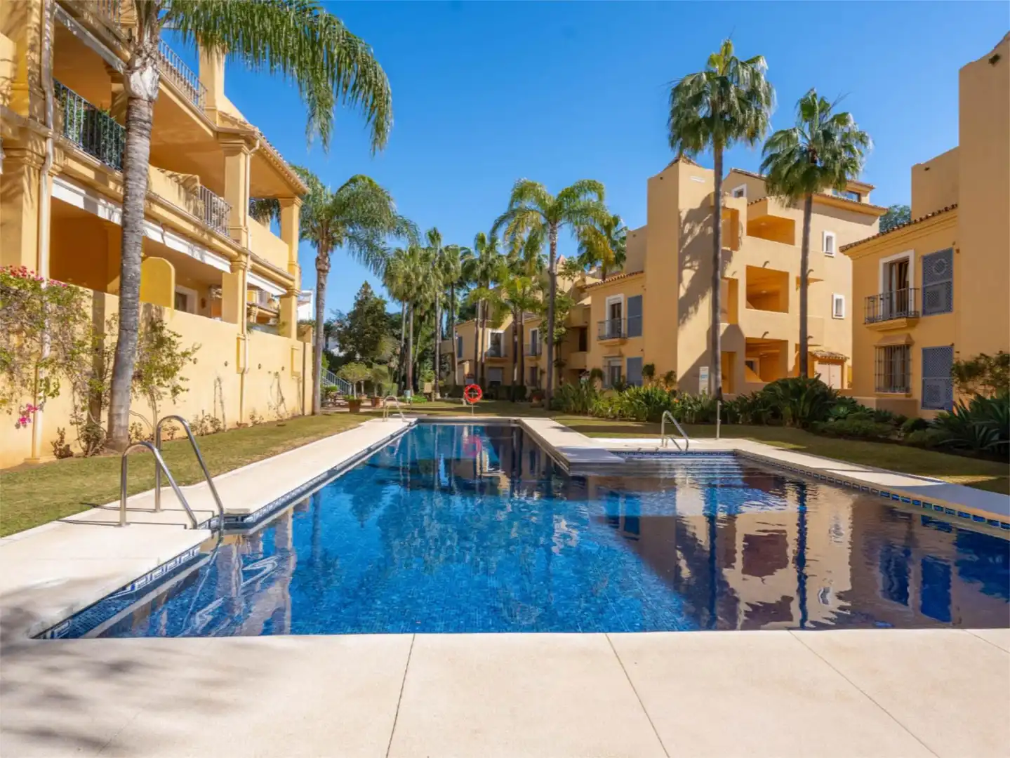 Piso en venta en Avenida Piedramar, 2, Nagüeles Alto Vista exterior de Piso en venta en Marbella con Aire acondicionado, Terraza y Piscina