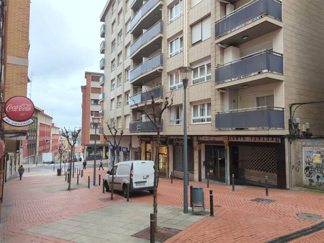 Piso en Venta en Lorenzo Llona Kalea, 1 en Txabarri - La Unión - Vista Alegre