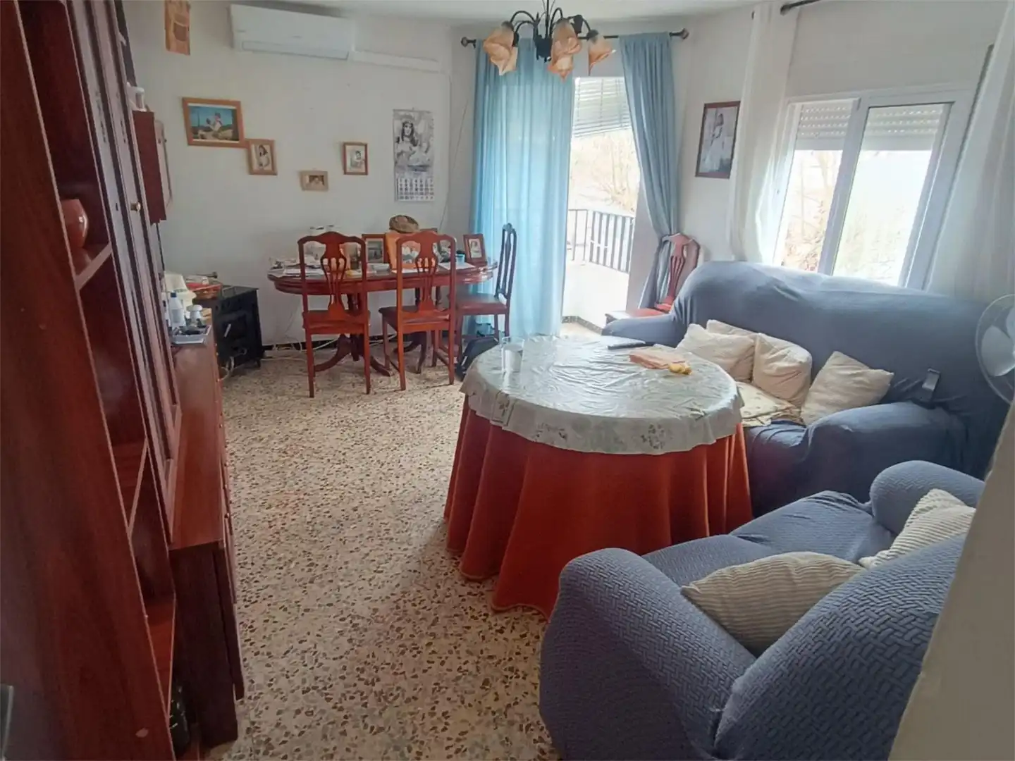 Casa adosada en venda a Avenida de Portugal, 3, Sanlúcar de Guadiana Sala d'estar de Casa adosada en venda en Sanlúcar de Guadiana amb Terrassa i Balcó