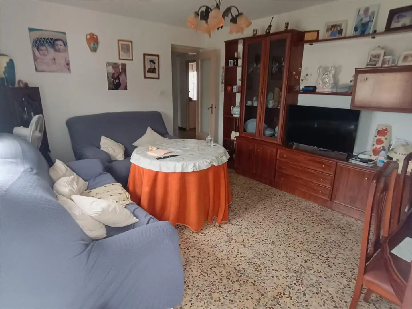 Casa adosada en venda a Avenida de Portugal, 3, Sanlúcar de Guadiana Sala d'estar de Casa adosada en venda en Sanlúcar de Guadiana amb Terrassa i Balcó