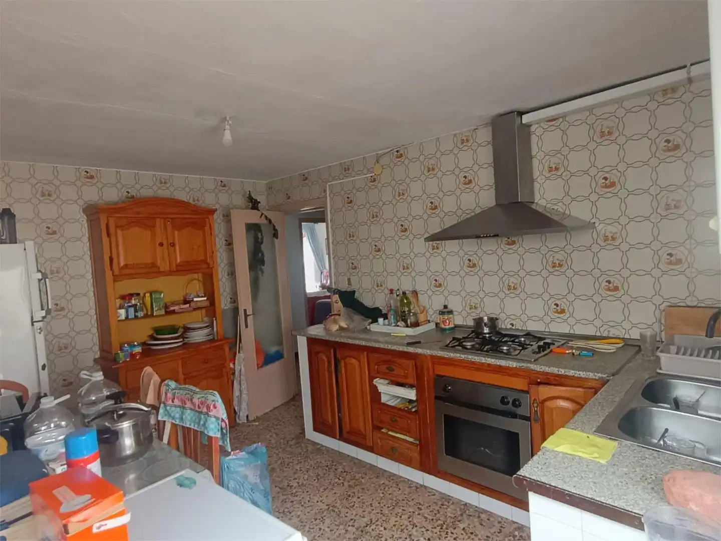 Casa adosada en venda a Avenida de Portugal, 3, Sanlúcar de Guadiana Cuina de Casa adosada en venda en Sanlúcar de Guadiana amb Terrassa i Balcó
