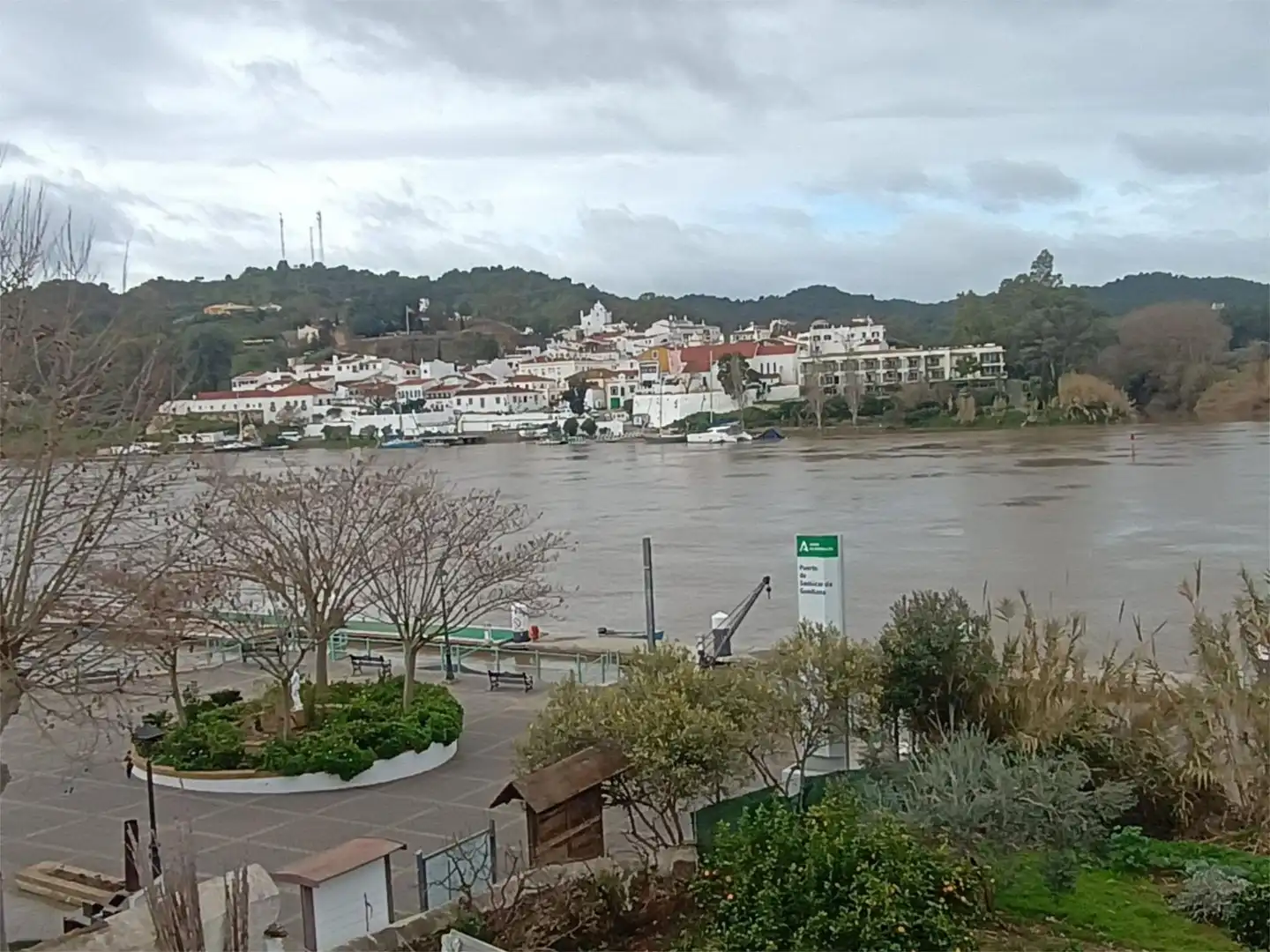 Casa adosada en venda a Avenida de Portugal, 3, Sanlúcar de Guadiana Vista exterior de Casa adosada en venda en Sanlúcar de Guadiana amb Terrassa i Balcó