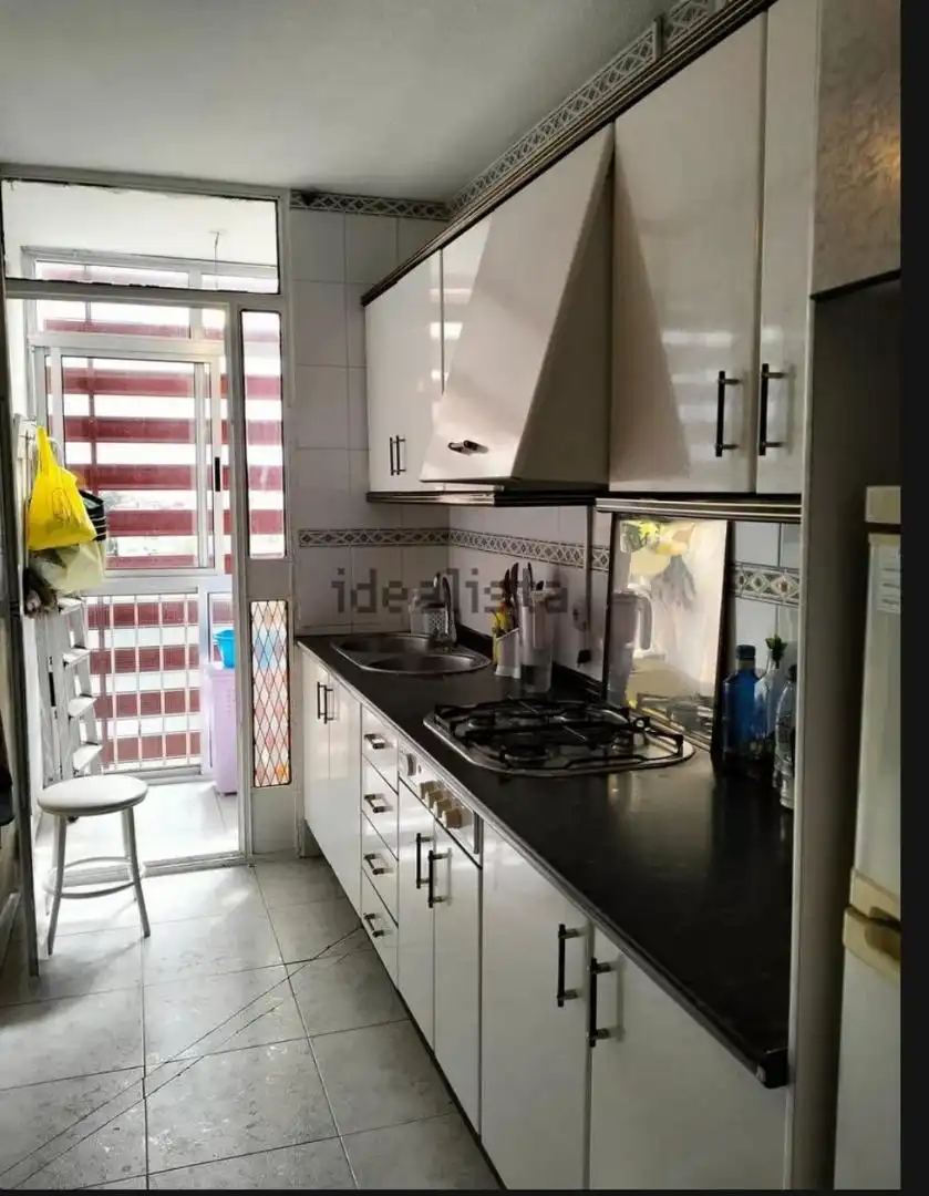 Flat for sale in Grupo los Príncipes P VI, 3, Villegas Kitchen of Flat for sale in Sevilla with Air Conditioner, Terrace and Furnished