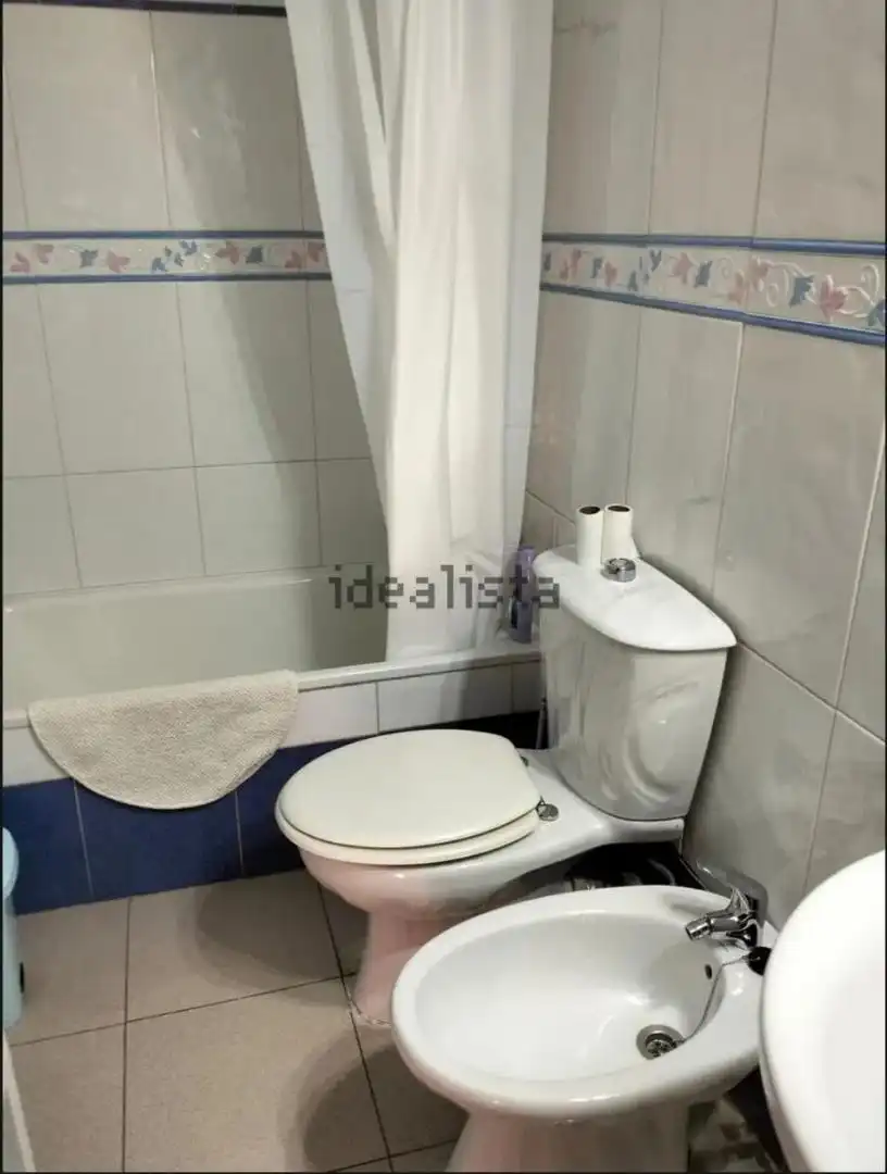 Flat for sale in Grupo los Príncipes P VI, 3, Villegas Bathroom of Flat for sale in Sevilla with Air Conditioner, Terrace and Furnished