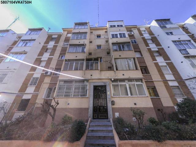 Piso en Venta en Calle Mijas, 8 en Palomeras Sureste