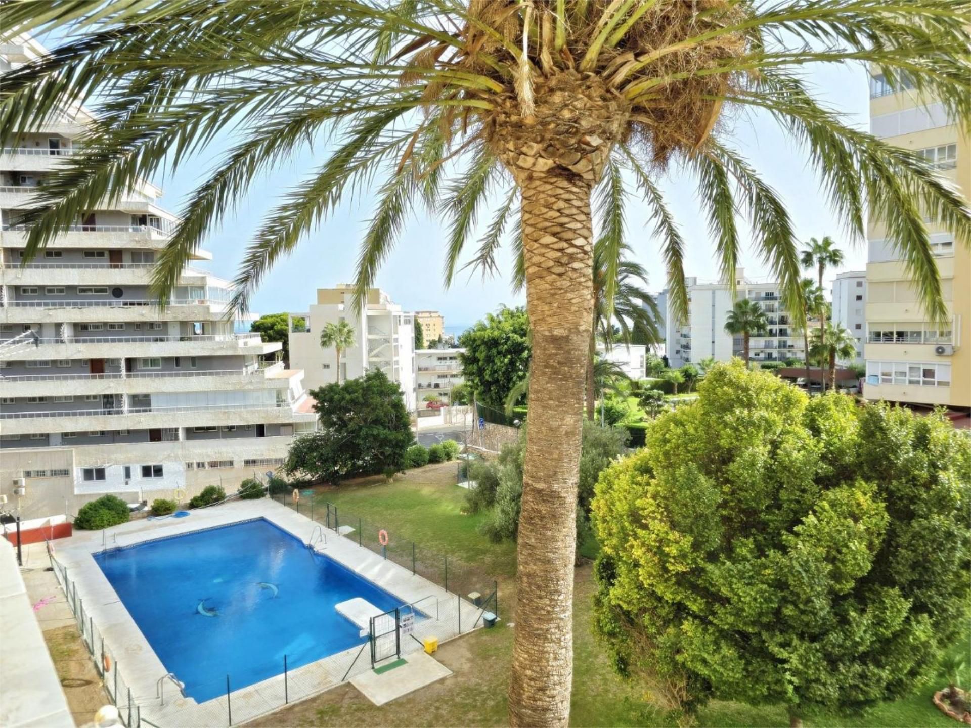 Schwimmbecken von Wohnung zum Verkauf in Benalmádena mit Klimaanlage, Terrasse und Schwimmbad