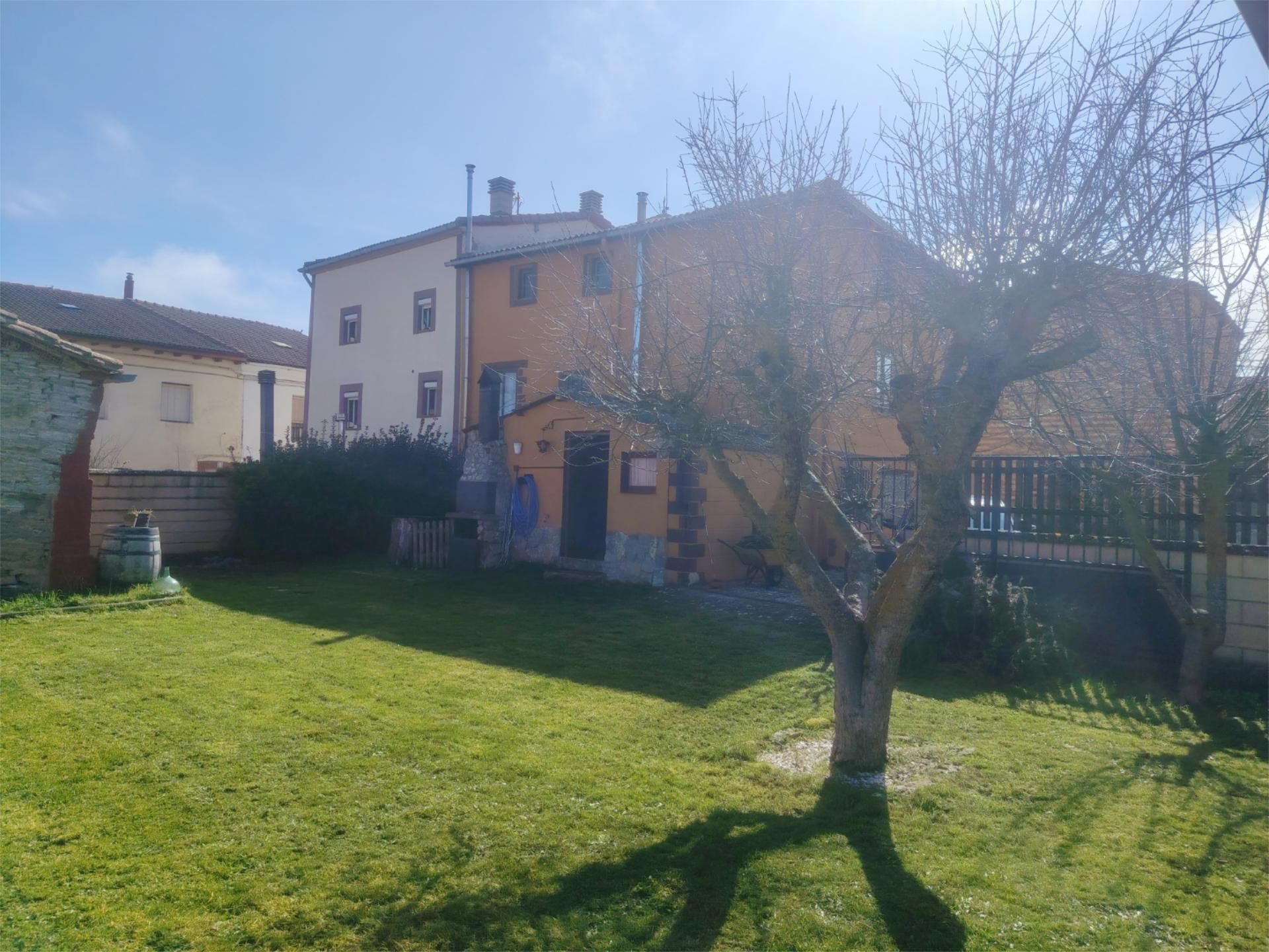 Exterior view of Single-family semi-detached for sale in Fuentebureba  with Heating, Private garden and Furnished