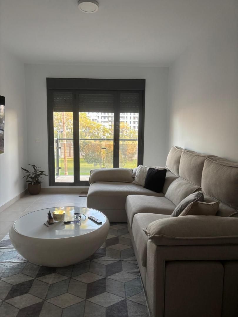 Wohnzimmer von Wohnung zur untervermieten in Dos Hermanas mit Klimaanlage, Heizung und Privatgarten