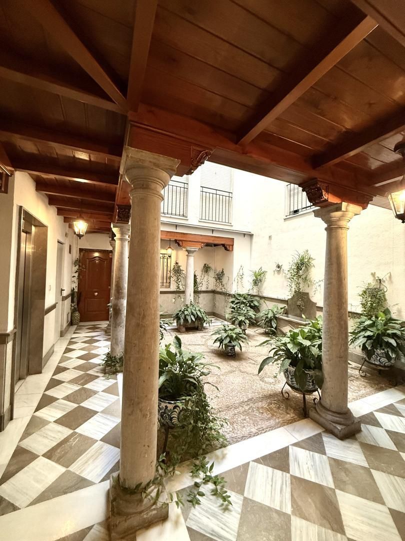 Flat for sale in  Granada Capital  with Terrace and Balcony