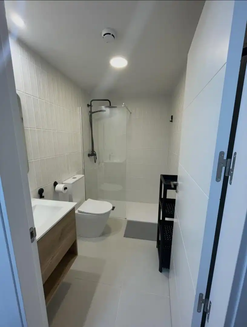Piso en venta en Calle de Fuerteventura, 5, Polígono Industrial Norte Baño de Piso en venta en San Sebastián de los Reyes con Aire acondicionado, Piscina y Balcón