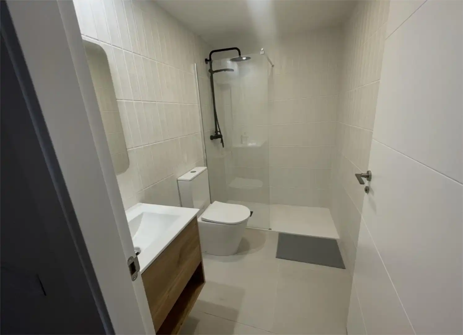 Piso en venta en Calle de Fuerteventura, 5, Polígono Industrial Norte Baño de Piso en venta en San Sebastián de los Reyes con Aire acondicionado, Piscina y Balcón