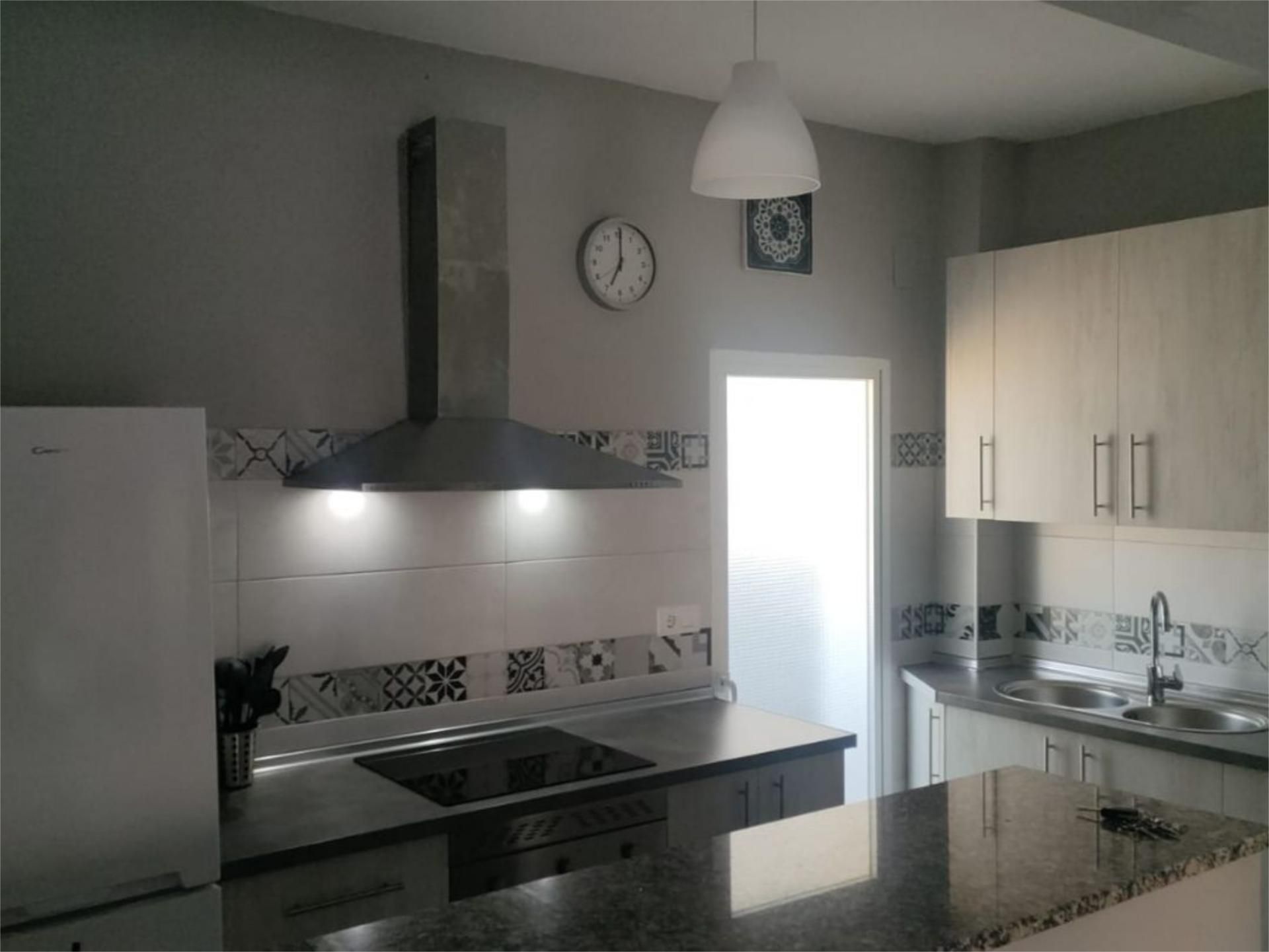 Cuina de Pis de lloguer en Úbeda amb Aire condicionat, Calefacció i Moblat