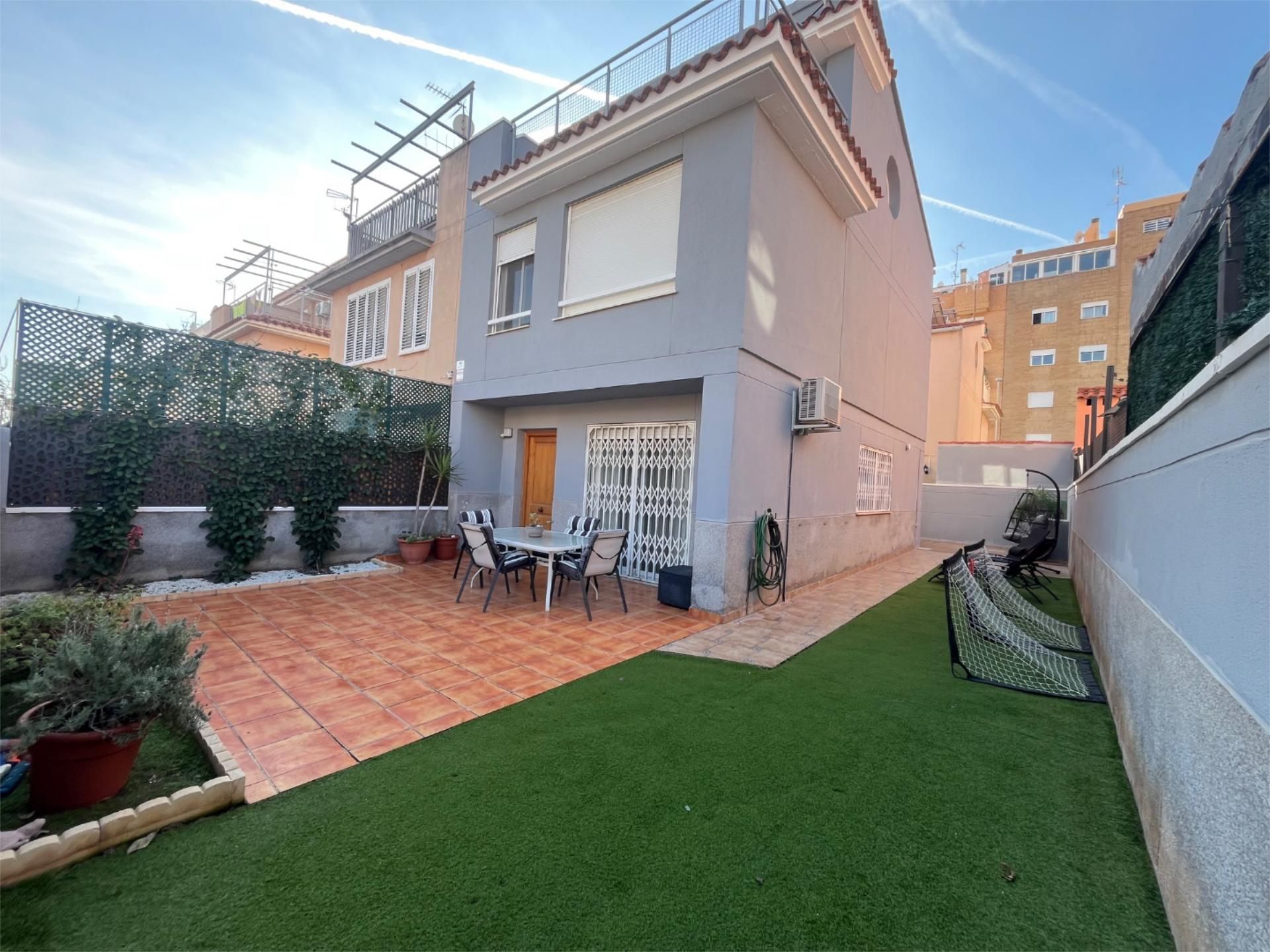 Vista exterior de Casa adosada en venta en Sagunto / Sagunt con Aire acondicionado y Terraza