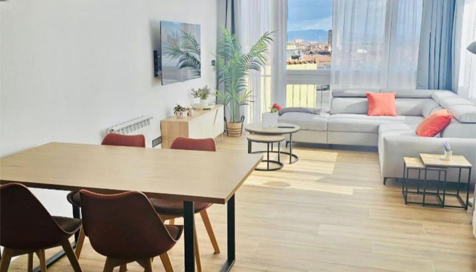 Piso de alquiler en Plaza Primo de Rivera, 8, Salesas - Foncalada - Campoamor, Oviedo - imagen 1 Foto 1 de Piso de alquiler en Plaza Primo de Rivera, 8, Salesas - Foncalada - Campoamor, Oviedo